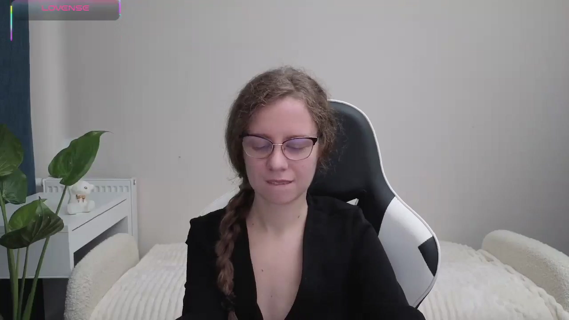 Gallery image thumbnail from BlueFlowerr's myfreecams stream on, 10/21/2025, 14:28 image 11 of 20
