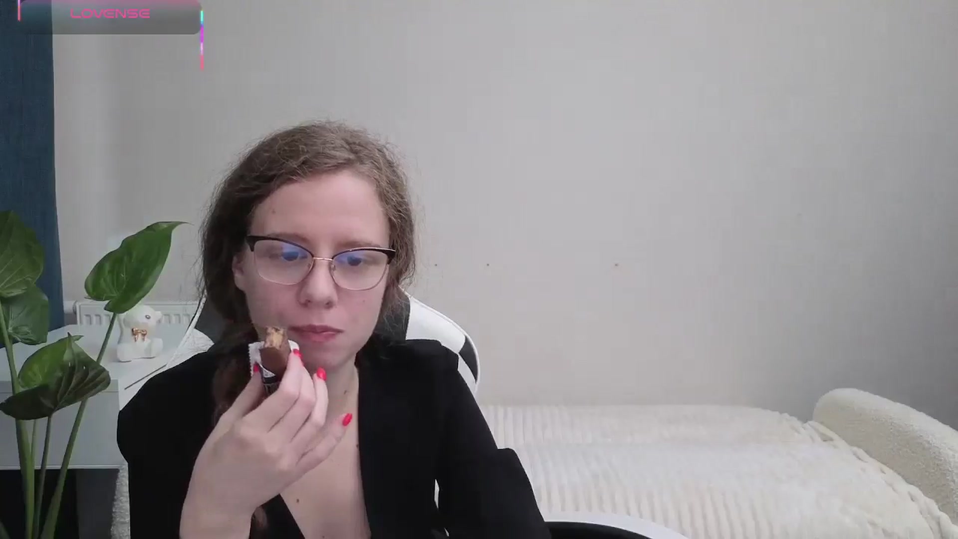 Gallery image thumbnail from BlueFlowerr's myfreecams stream on, 10/21/2025, 15:36 image 6 of 20