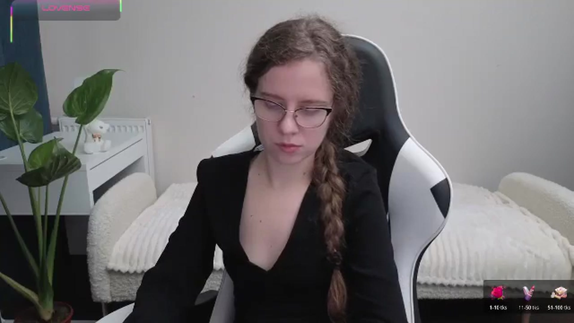 Gallery image thumbnail from BlueFlowerr's myfreecams stream on, 10/21/2025, 15:36 image 18 of 20
