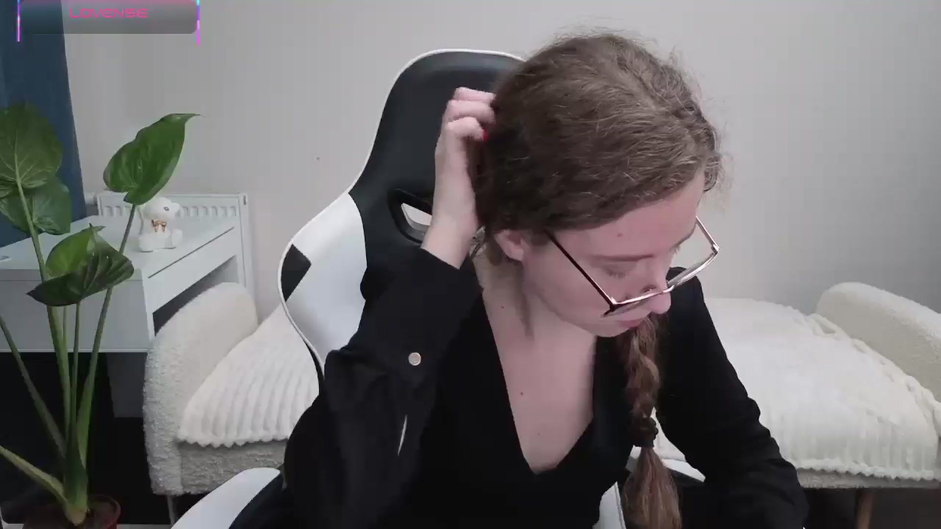 Gallery image thumbnail from BlueFlowerr's myfreecams stream on, 10/21/2025, 15:36 image 12 of 20