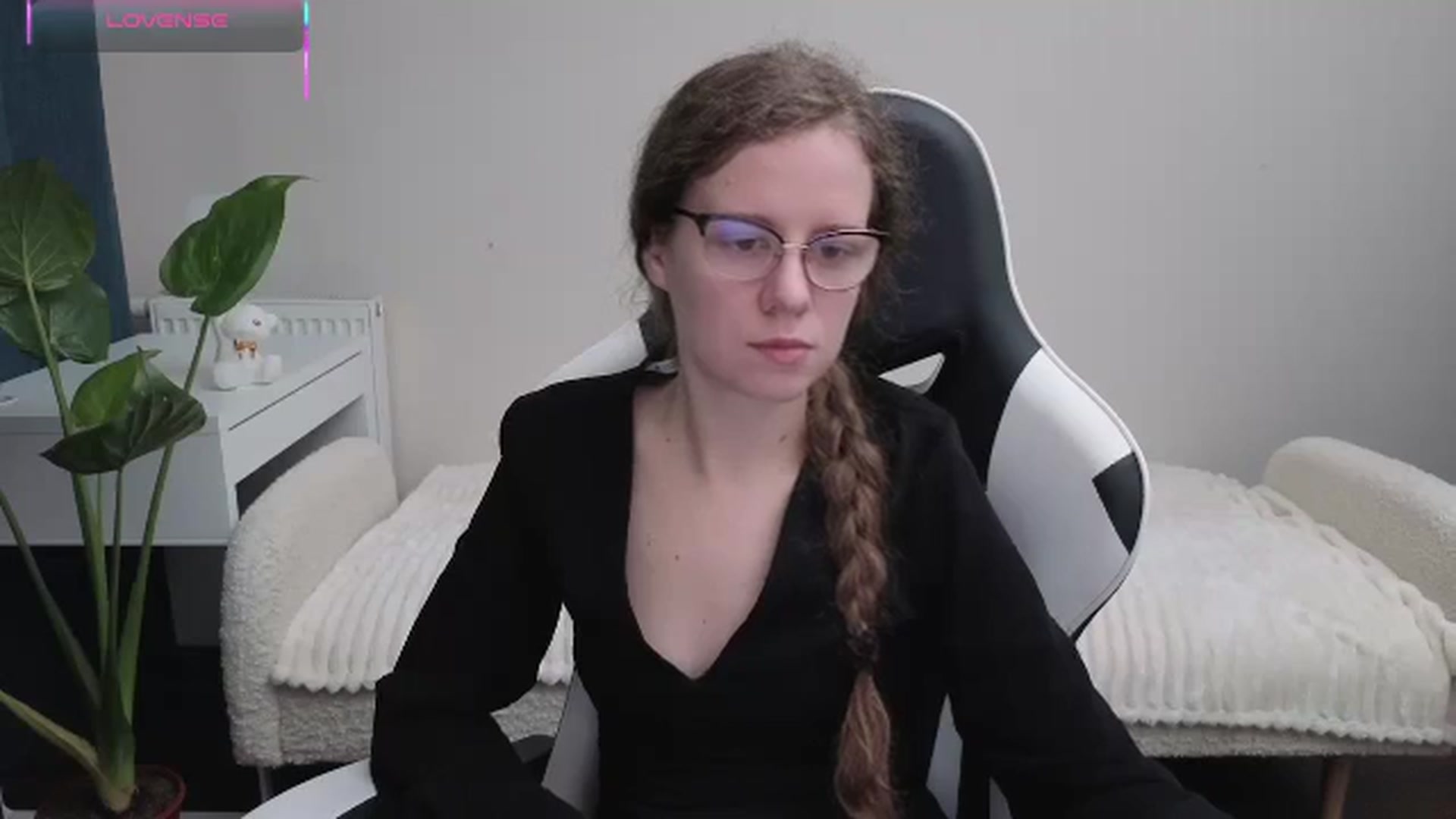 Gallery image thumbnail from BlueFlowerr's myfreecams stream on, 10/21/2025, 15:36 image 19 of 20