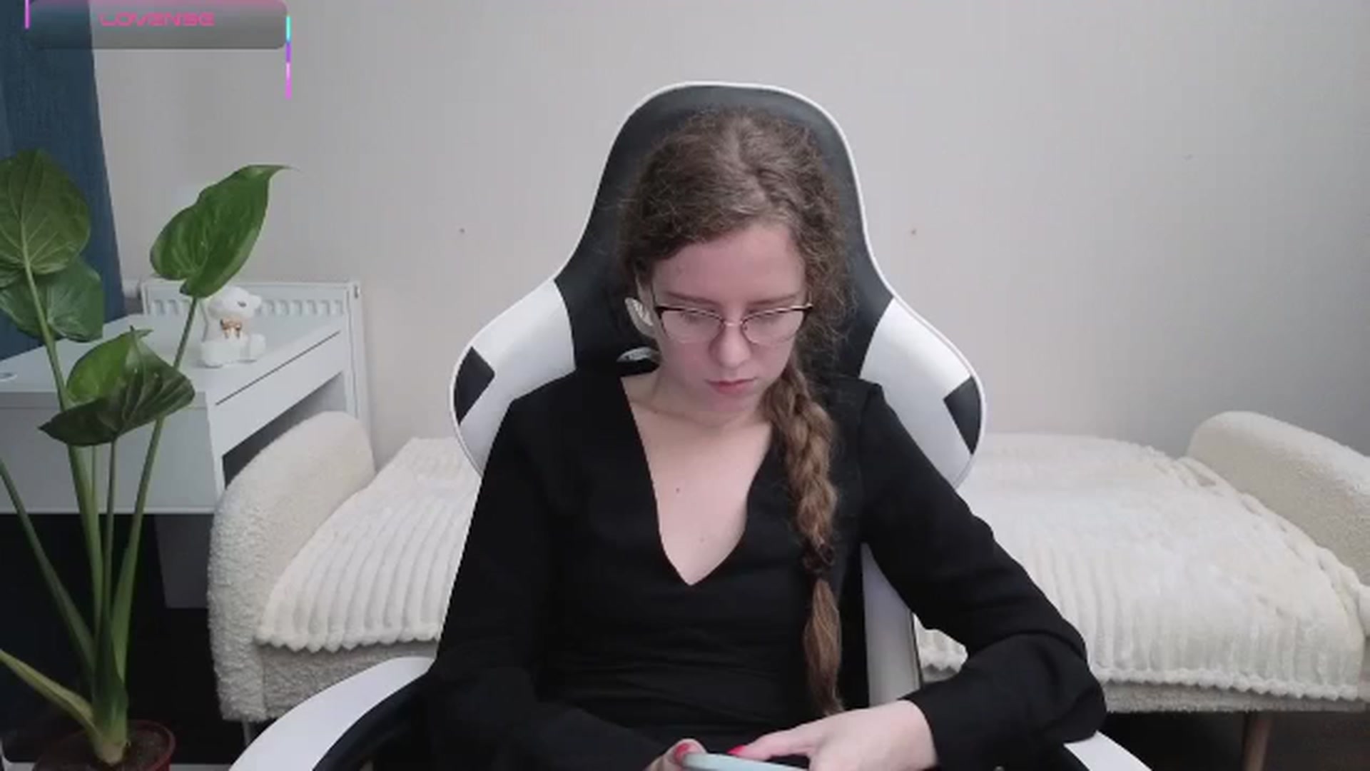Gallery image thumbnail from BlueFlowerr's myfreecams stream on, 10/21/2025, 15:36 image 14 of 20