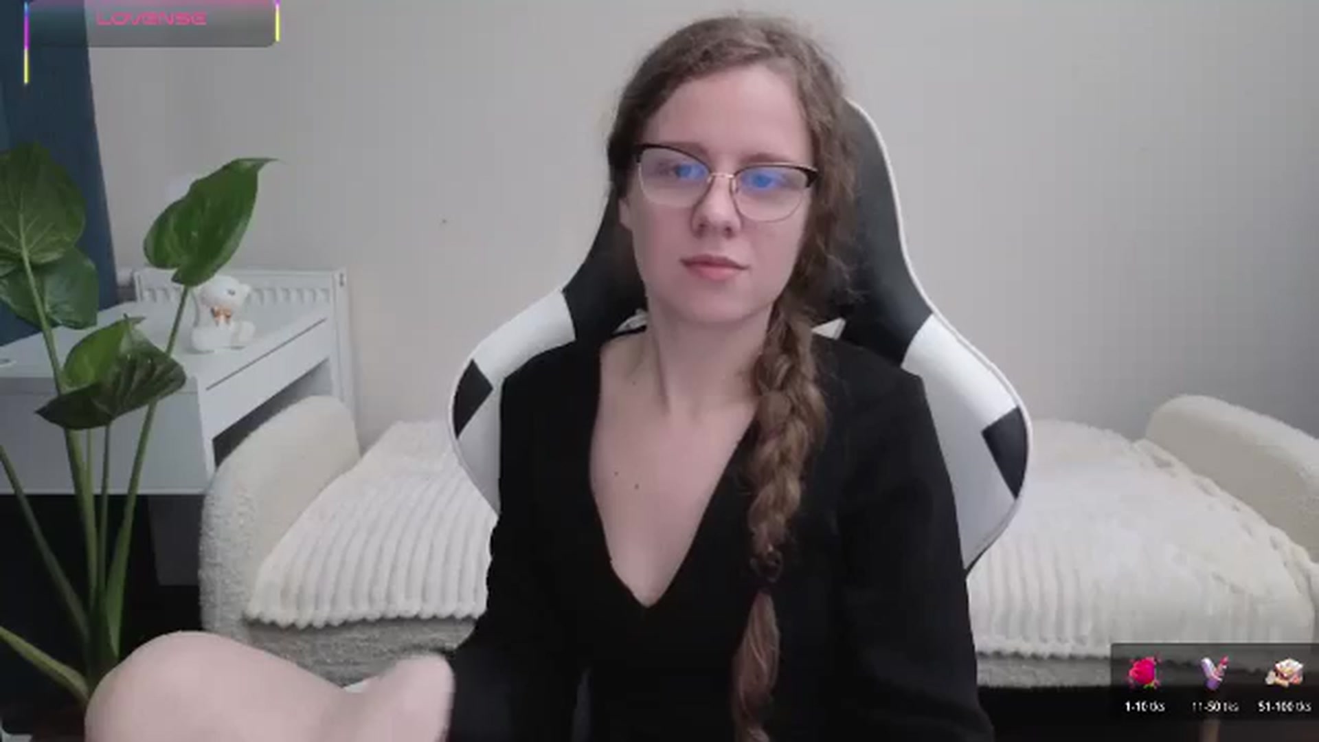Gallery image thumbnail from BlueFlowerr's myfreecams stream on, 10/21/2025, 15:36 image 15 of 20