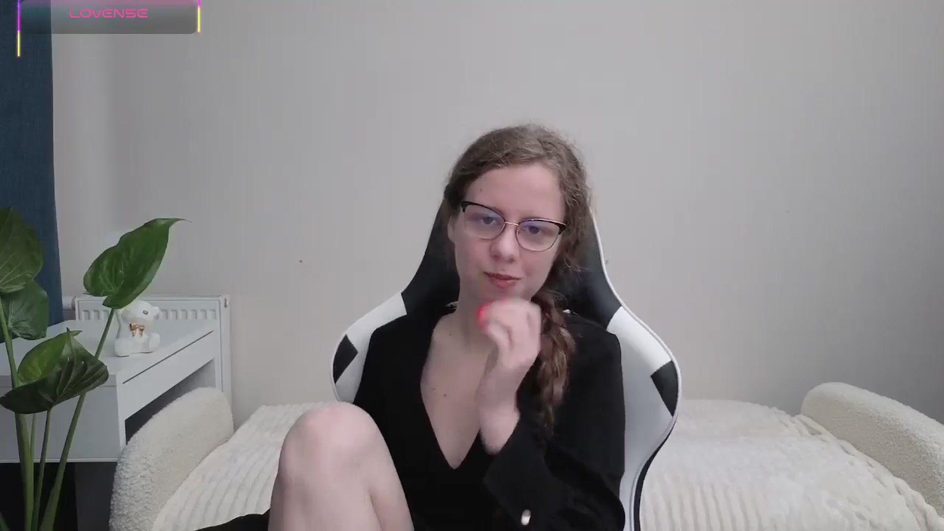 Gallery image thumbnail from BlueFlowerr's myfreecams stream on, 10/21/2025, 15:36 image 7 of 20