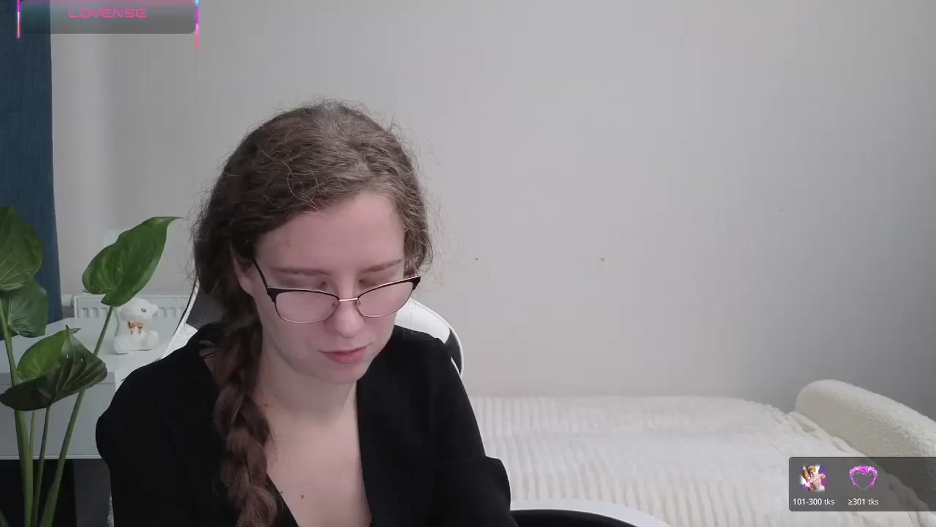 Gallery image thumbnail from BlueFlowerr's myfreecams stream on, 10/21/2025, 15:36 image 4 of 20