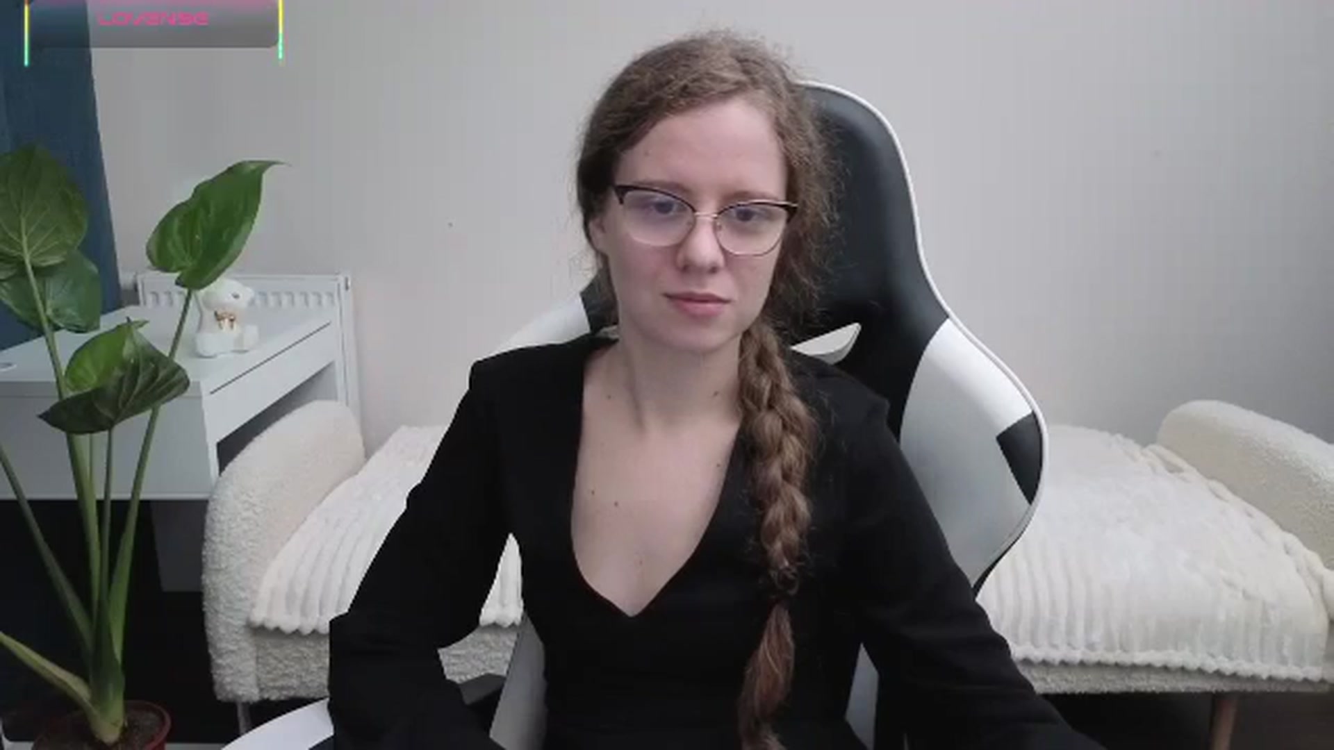 Gallery image thumbnail from BlueFlowerr's myfreecams stream on, 10/21/2025, 15:36 image 16 of 20