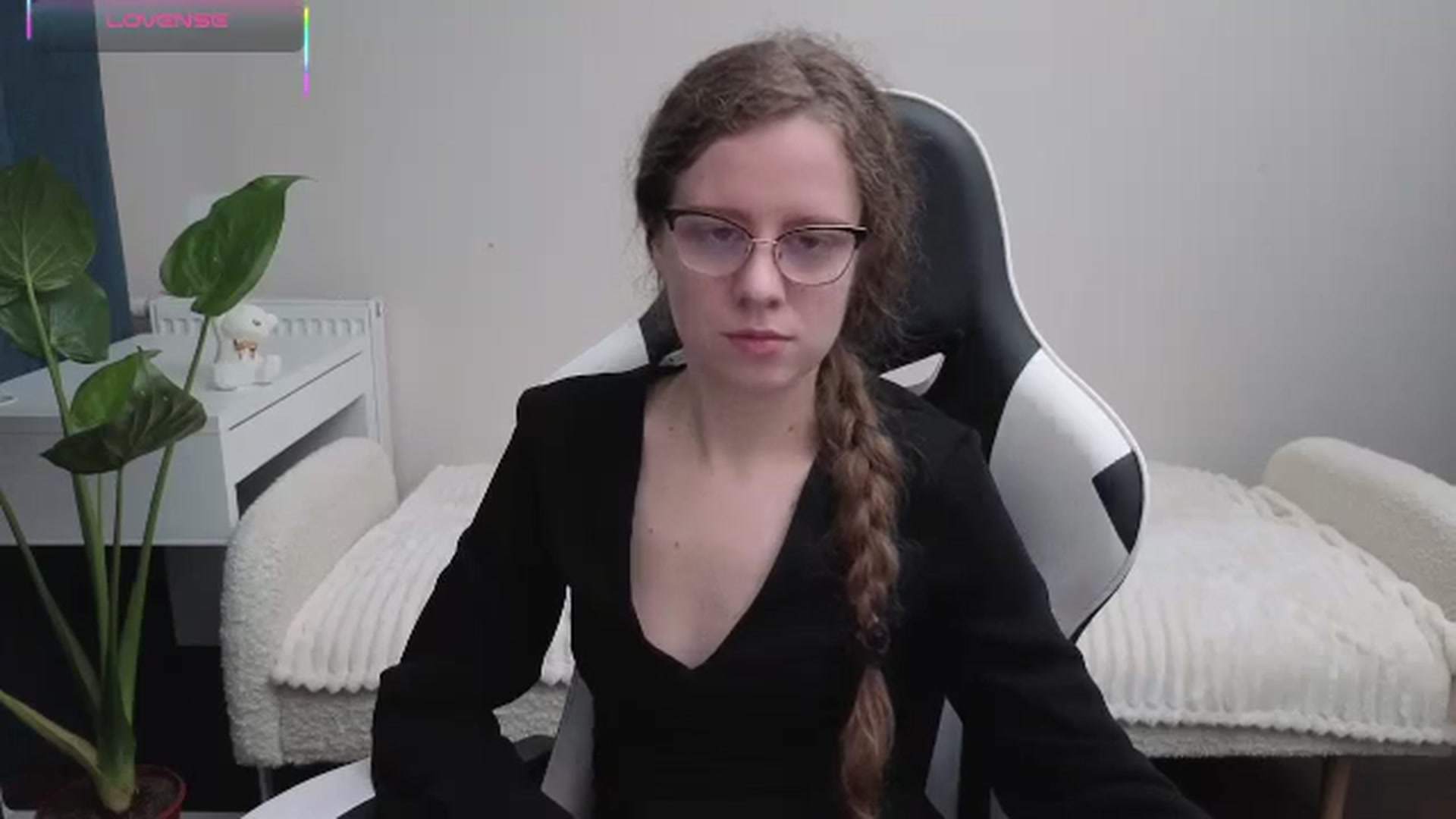 Gallery image thumbnail from BlueFlowerr's myfreecams stream on, 10/21/2025, 15:36 image 17 of 20