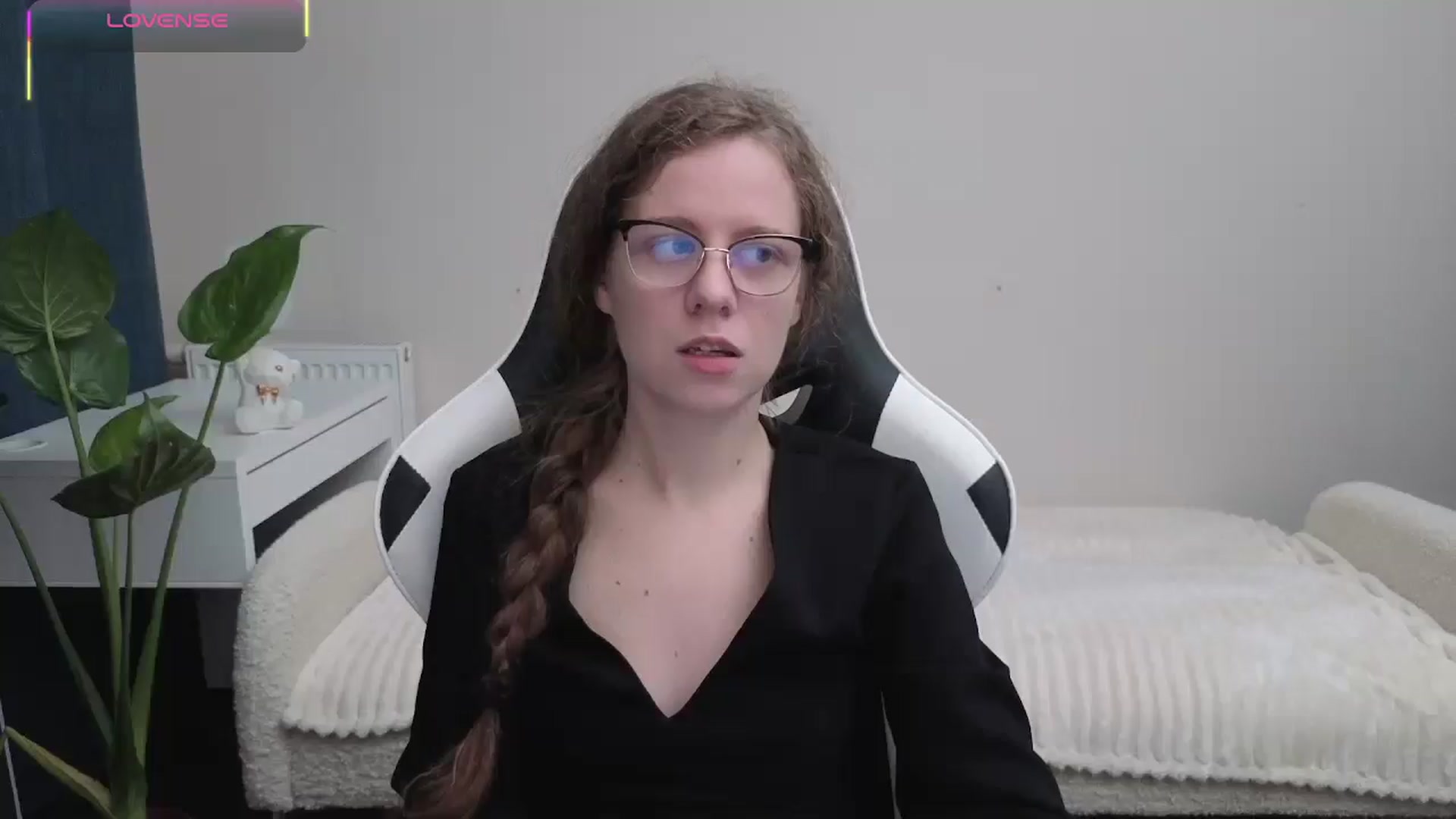 Gallery image thumbnail from BlueFlowerr's myfreecams stream on, 10/21/2025, 16:42 image 8 of 20