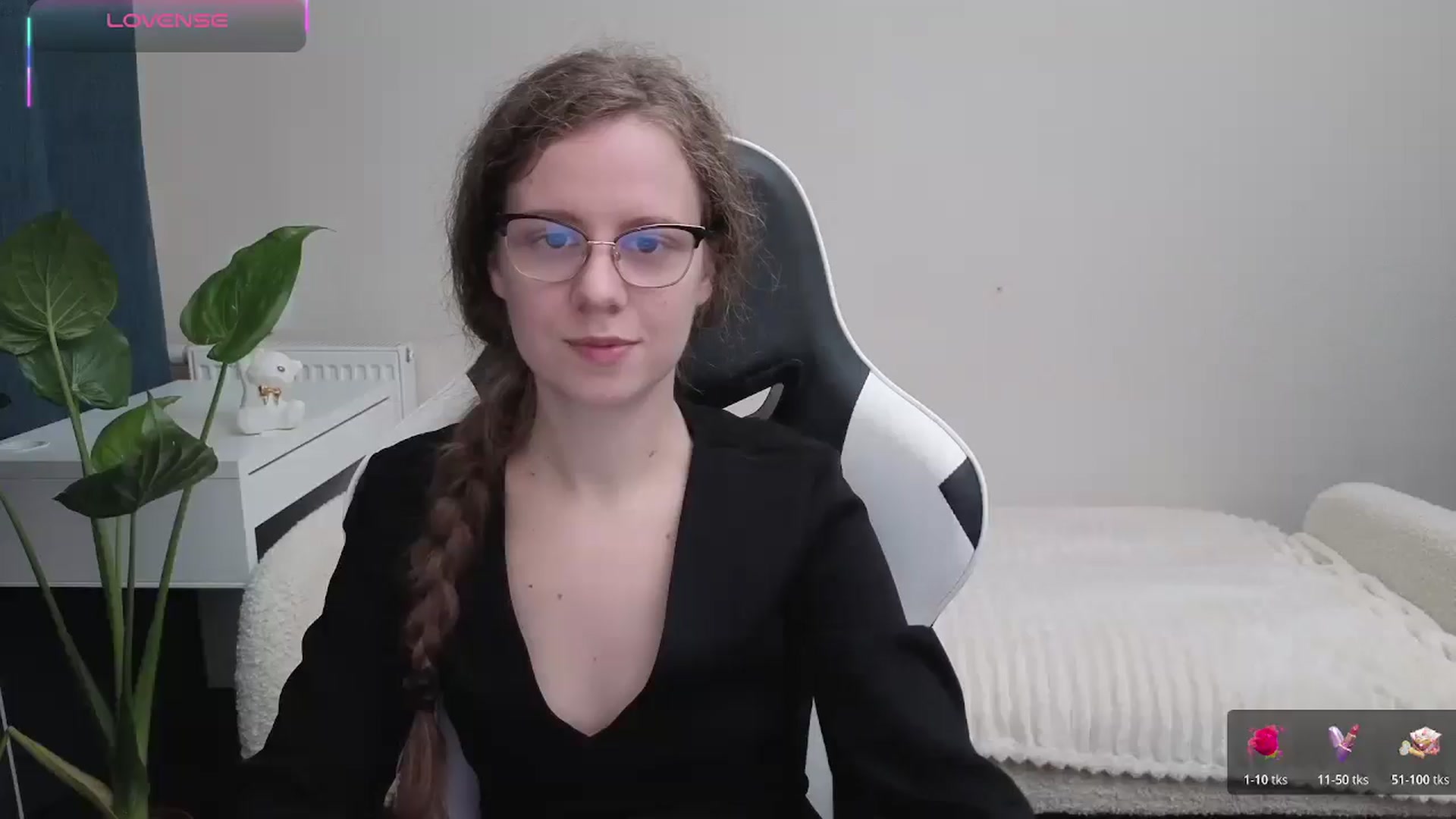 Gallery image thumbnail from BlueFlowerr's myfreecams stream on, 10/21/2025, 16:42 image 1 of 20
