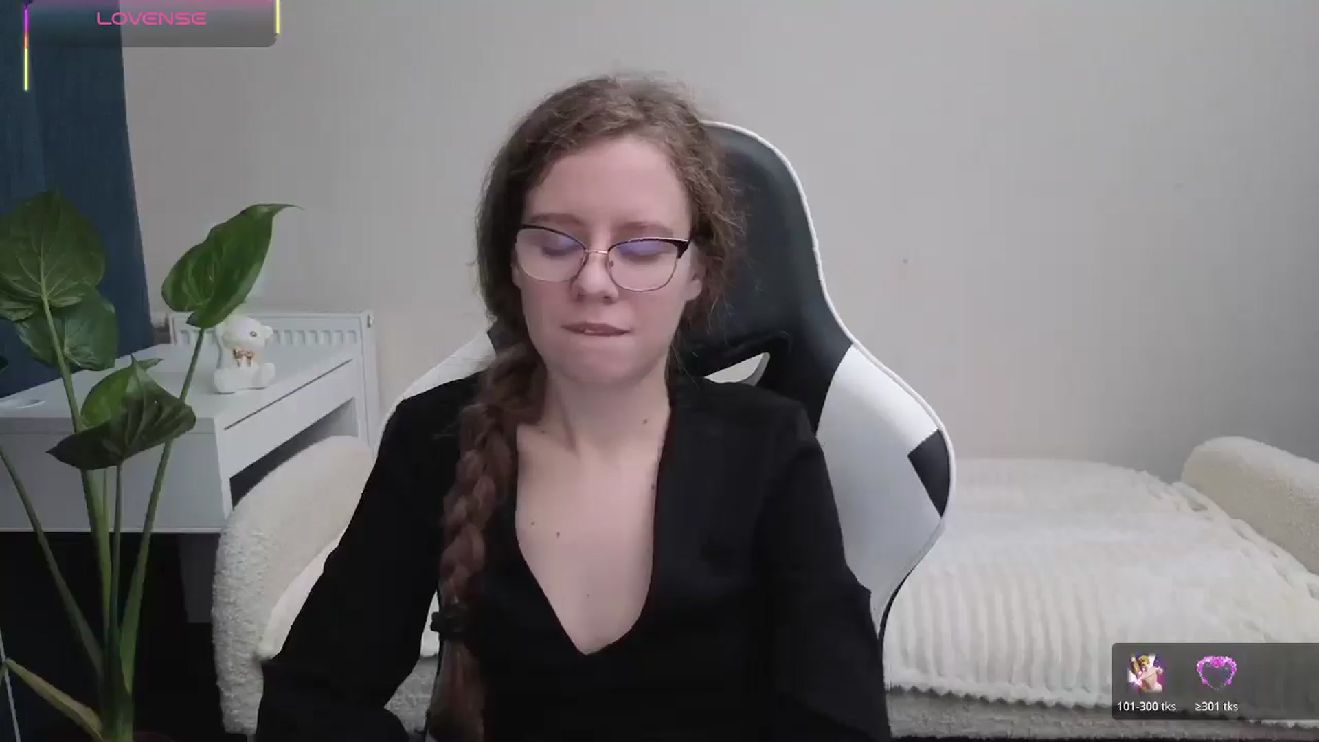 Gallery image thumbnail from BlueFlowerr's myfreecams stream on, 10/21/2025, 16:42 image 4 of 20