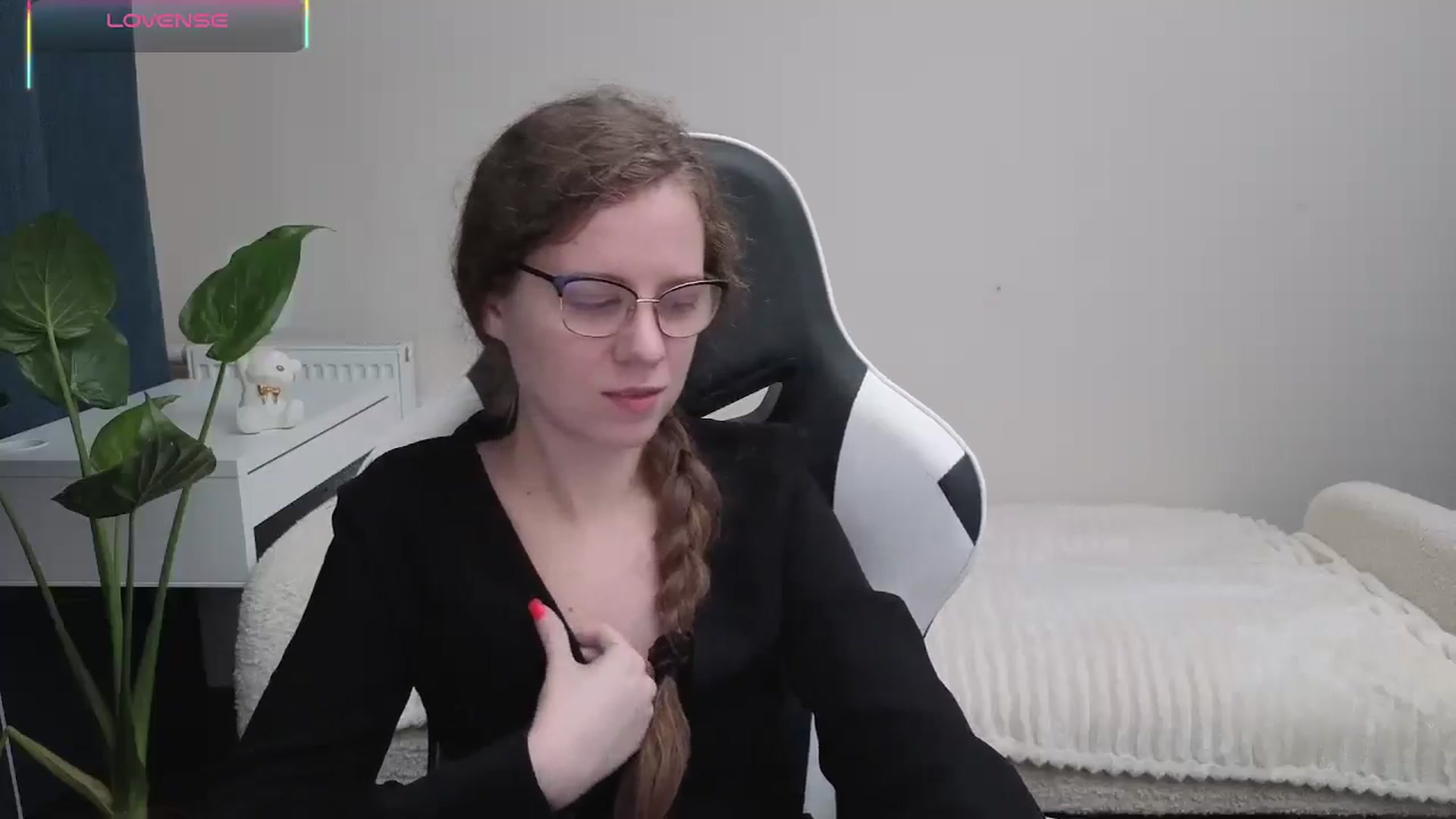Gallery image thumbnail from BlueFlowerr's myfreecams stream on, 10/21/2025, 16:42 image 11 of 20