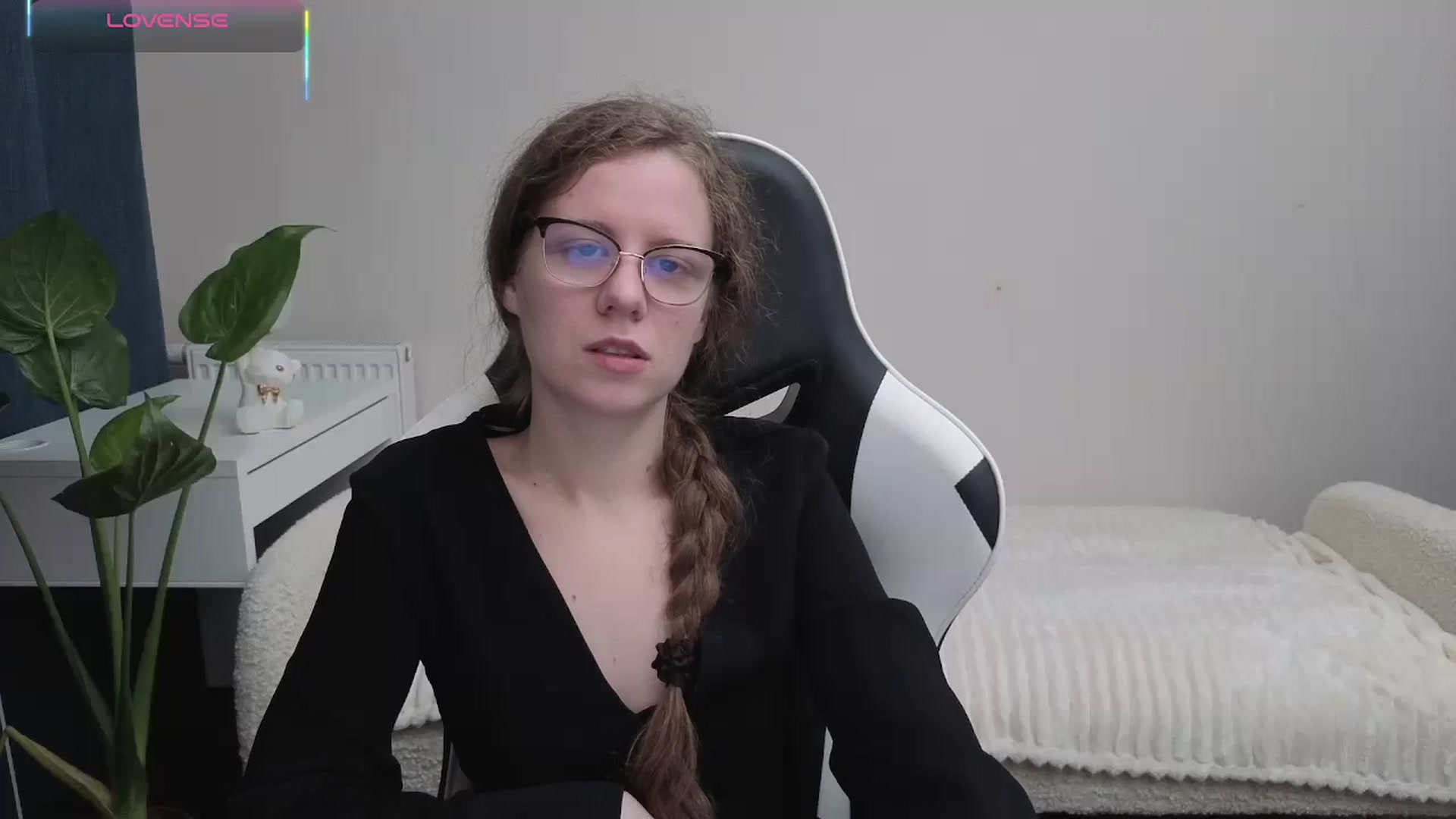 Gallery image thumbnail from BlueFlowerr's myfreecams stream on, 10/21/2025, 16:42 image 10 of 20