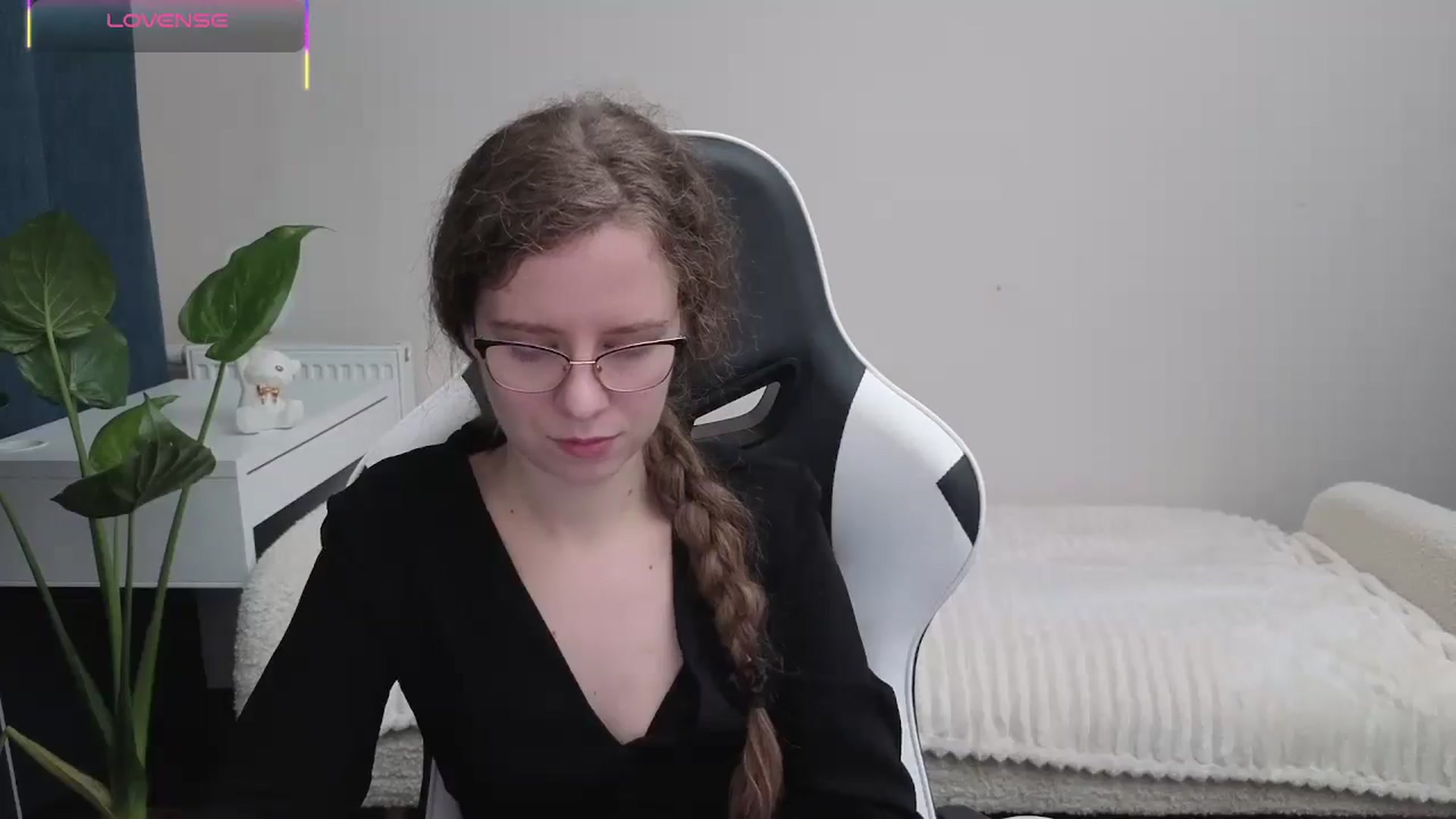 Gallery image thumbnail from BlueFlowerr's myfreecams stream on, 10/21/2025, 16:42 image 13 of 20