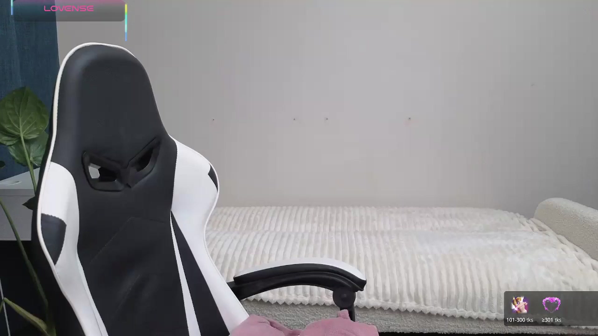Gallery image thumbnail from BlueFlowerr's myfreecams stream on, 10/21/2025, 16:42 image 6 of 20