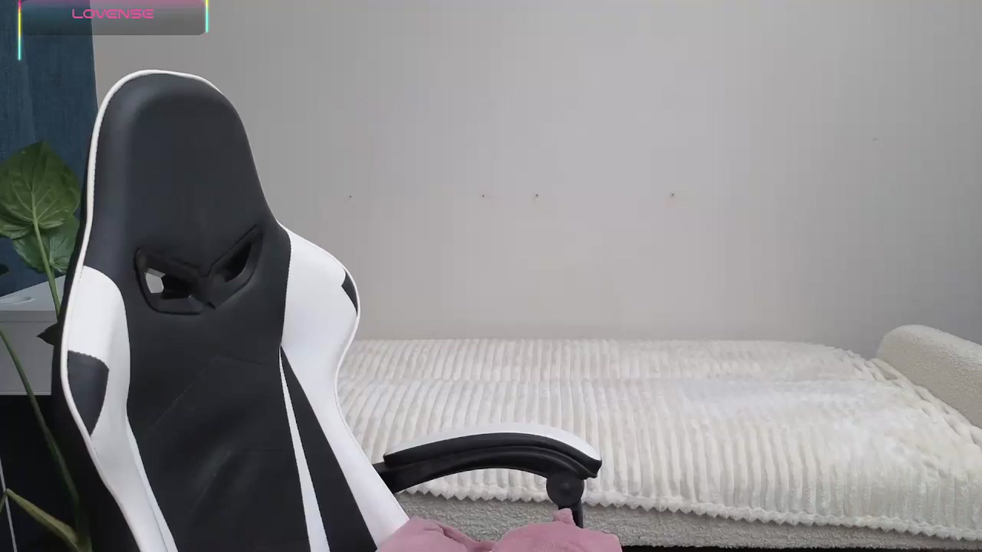 Gallery image thumbnail from BlueFlowerr's myfreecams stream on, 10/21/2025, 16:42 image 7 of 20