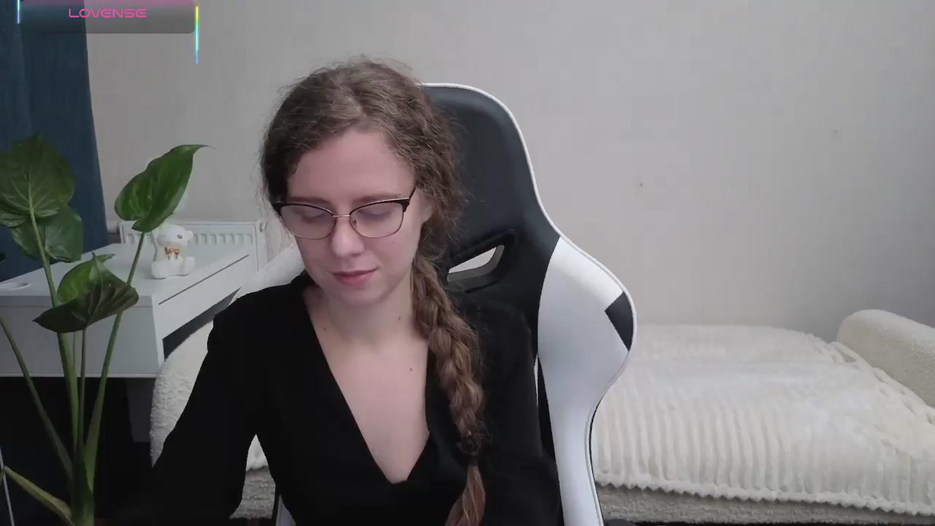 Gallery image thumbnail from BlueFlowerr's myfreecams stream on, 10/21/2025, 16:42 image 14 of 20