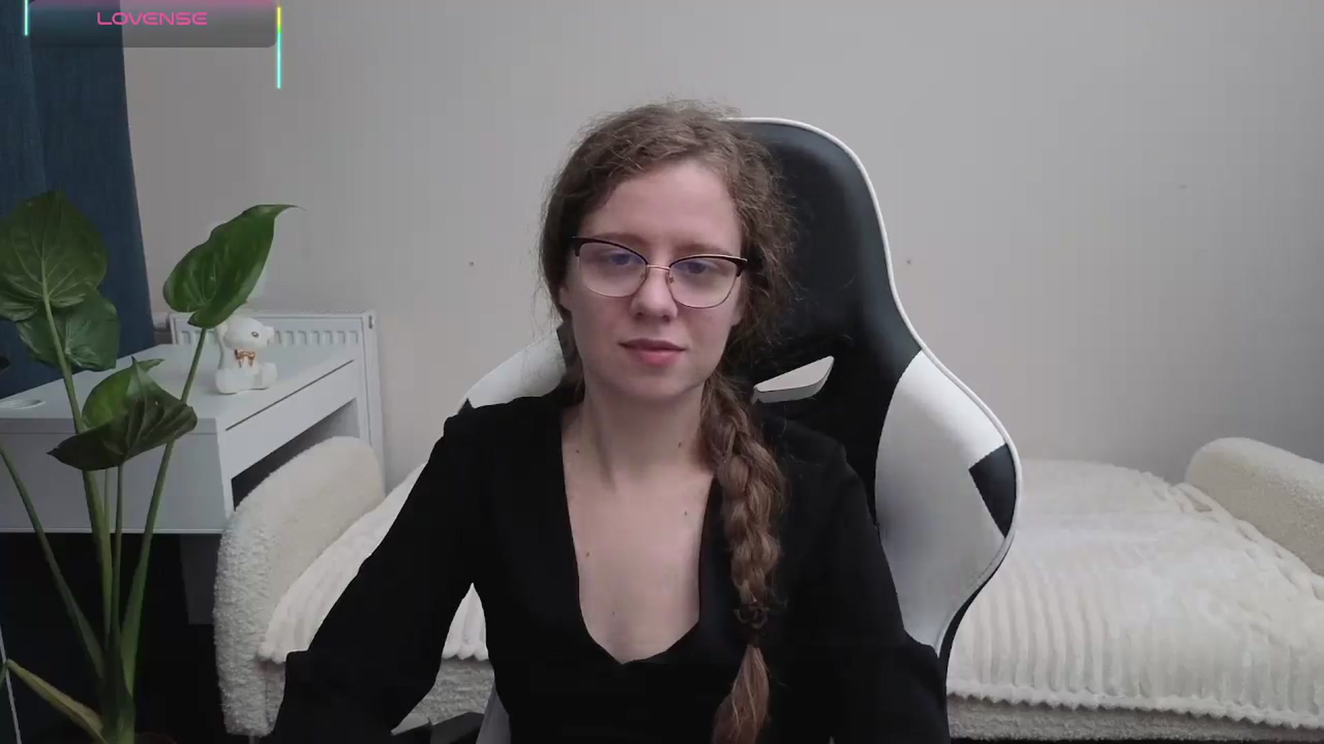 Gallery image thumbnail from BlueFlowerr's myfreecams stream on, 10/21/2025, 16:42 image 18 of 20