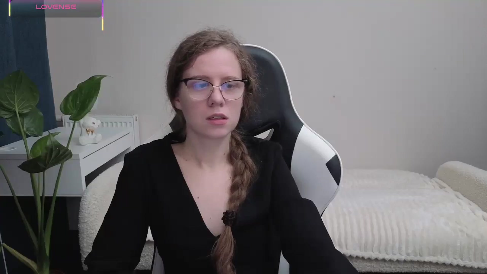 Gallery image thumbnail from BlueFlowerr's myfreecams stream on, 10/21/2025, 16:42 image 9 of 20