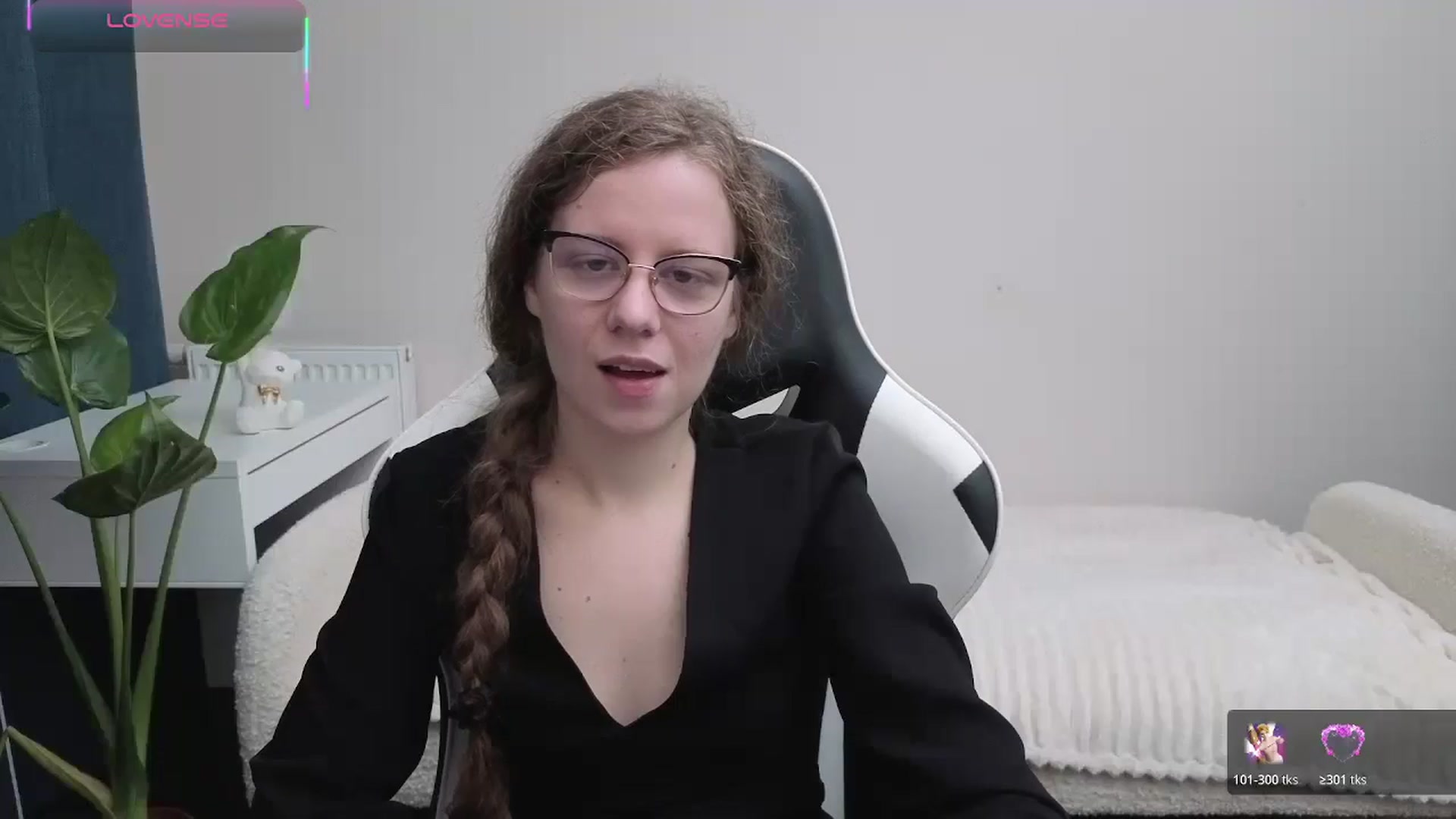 Gallery image thumbnail from BlueFlowerr's myfreecams stream on, 10/21/2025, 16:42 image 3 of 20