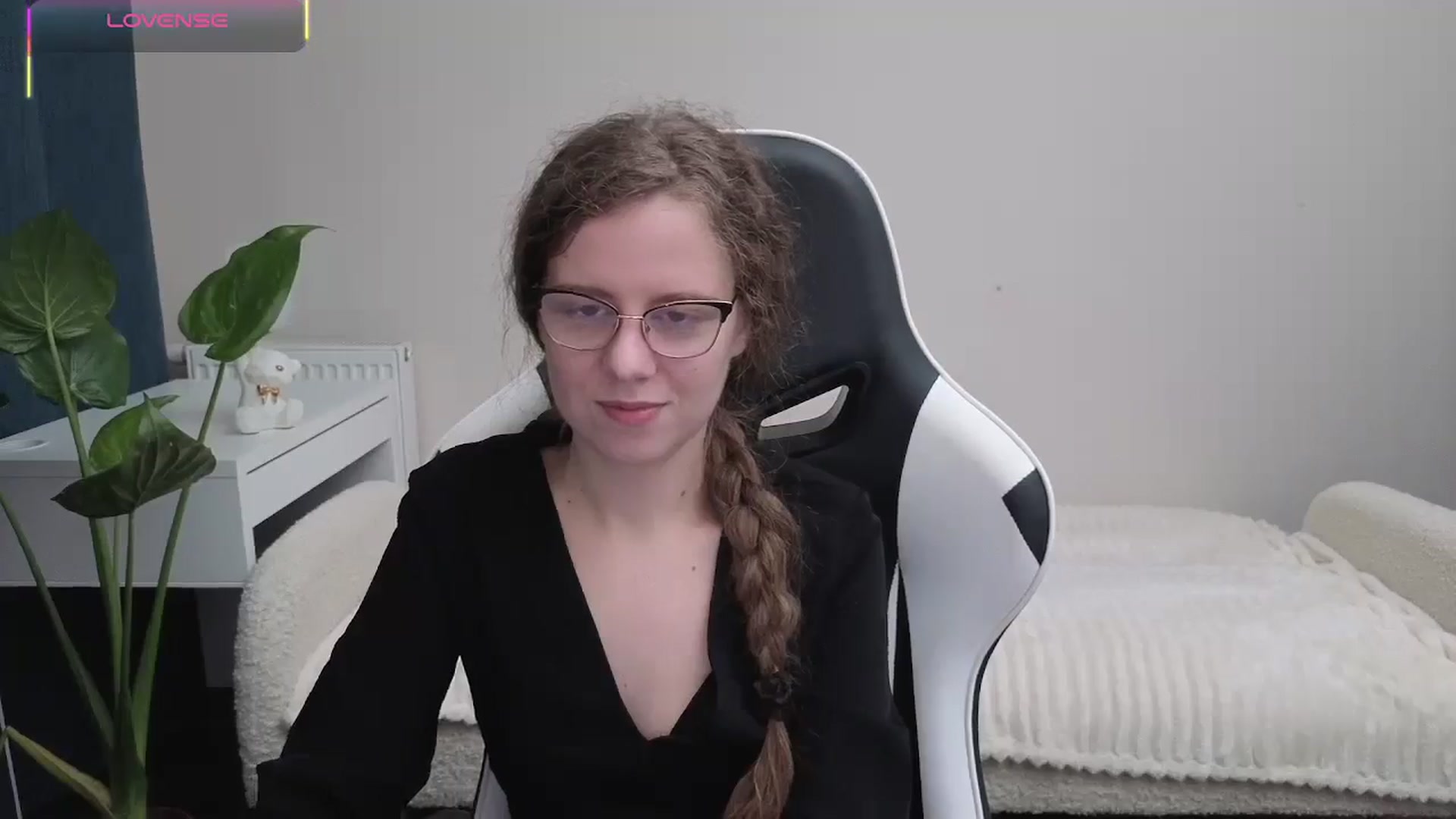 Gallery image thumbnail from BlueFlowerr's myfreecams stream on, 10/21/2025, 16:42 image 16 of 20