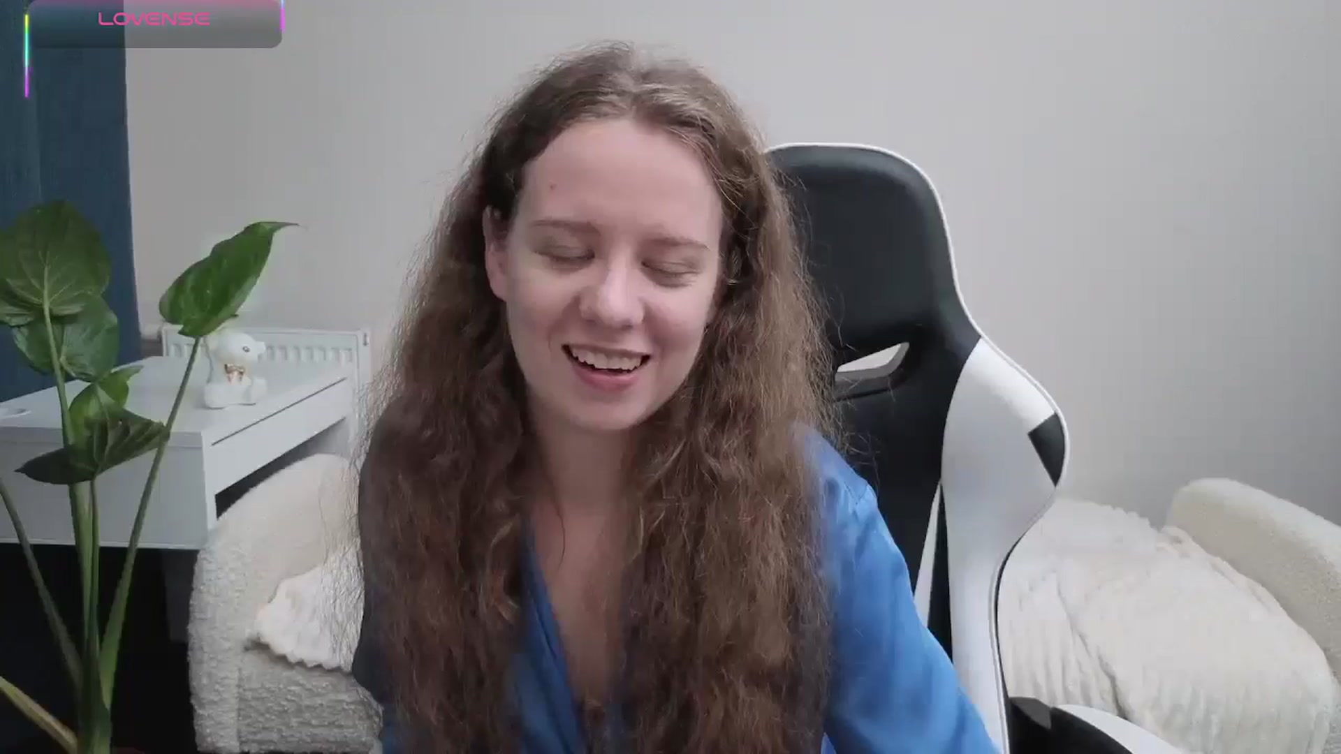 Gallery image thumbnail from BlueFlowerr's myfreecams stream on, 10/22/2025, 23:55 image 19 of 20
