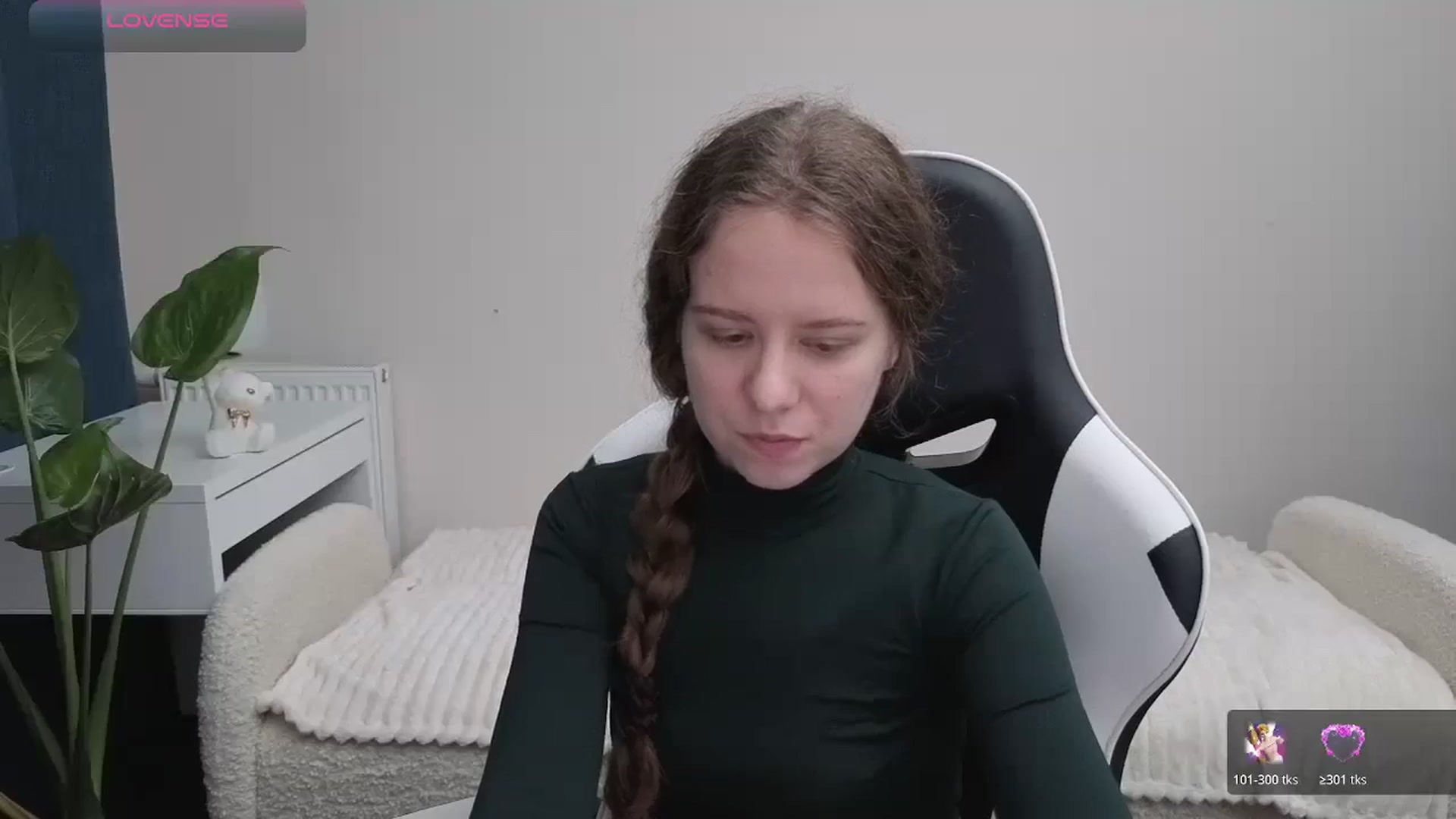 Gallery image thumbnail from BlueFlowerr's myfreecams stream on, 10/23/2025, 19:19 image 8 of 20