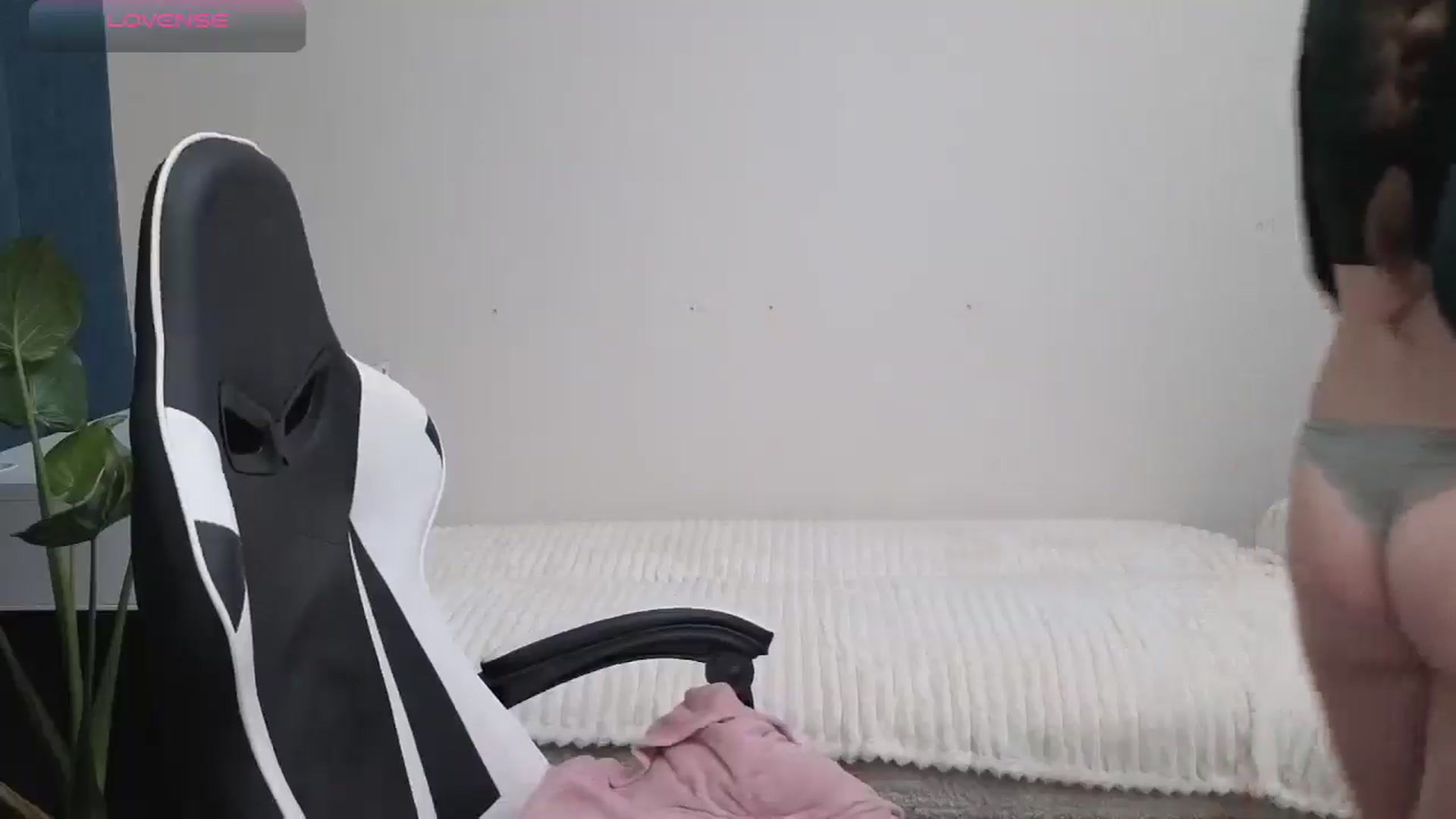 Gallery image thumbnail from BlueFlowerr's myfreecams stream on, 10/23/2025, 19:19 image 19 of 20
