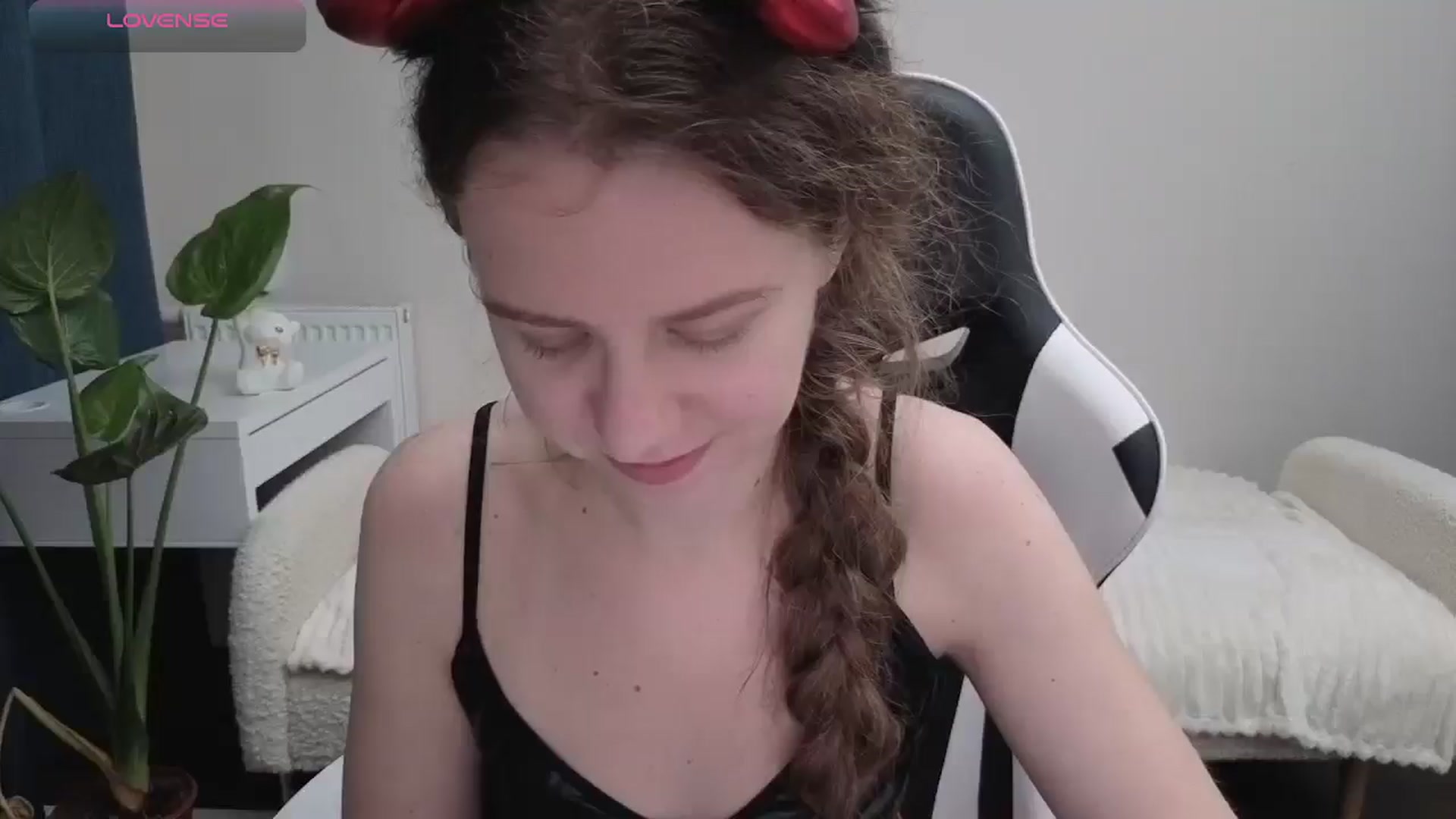 Gallery image thumbnail from BlueFlowerr's myfreecams stream on, 10/23/2025, 21:49 image 12 of 20