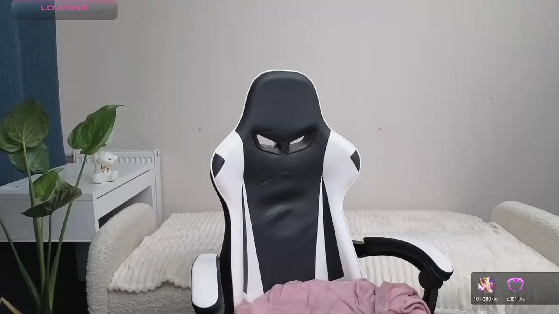 Gallery image thumbnail from BlueFlowerr's myfreecams stream on, 10/23/2025, 21:49 image 4 of 20