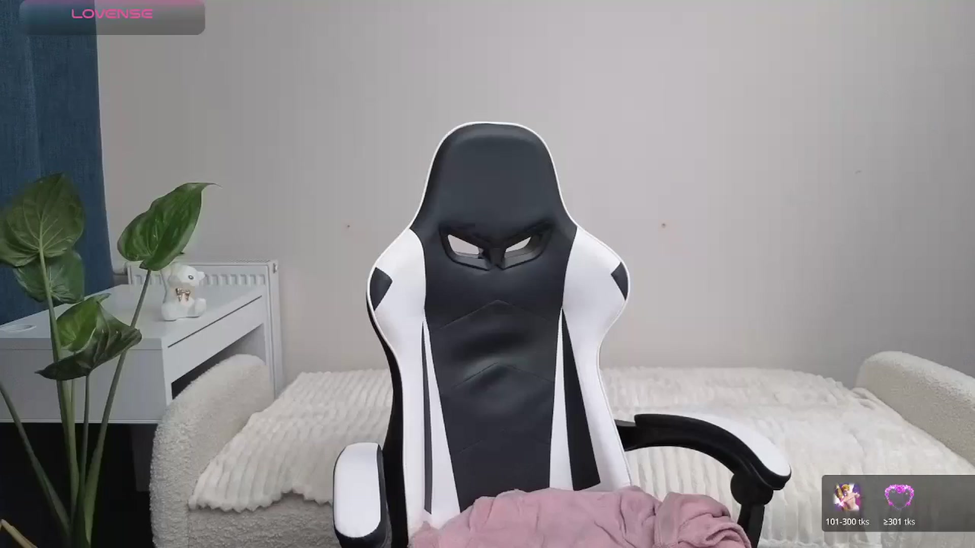 Gallery image thumbnail from BlueFlowerr's myfreecams stream on, 10/23/2025, 21:49 image 5 of 20