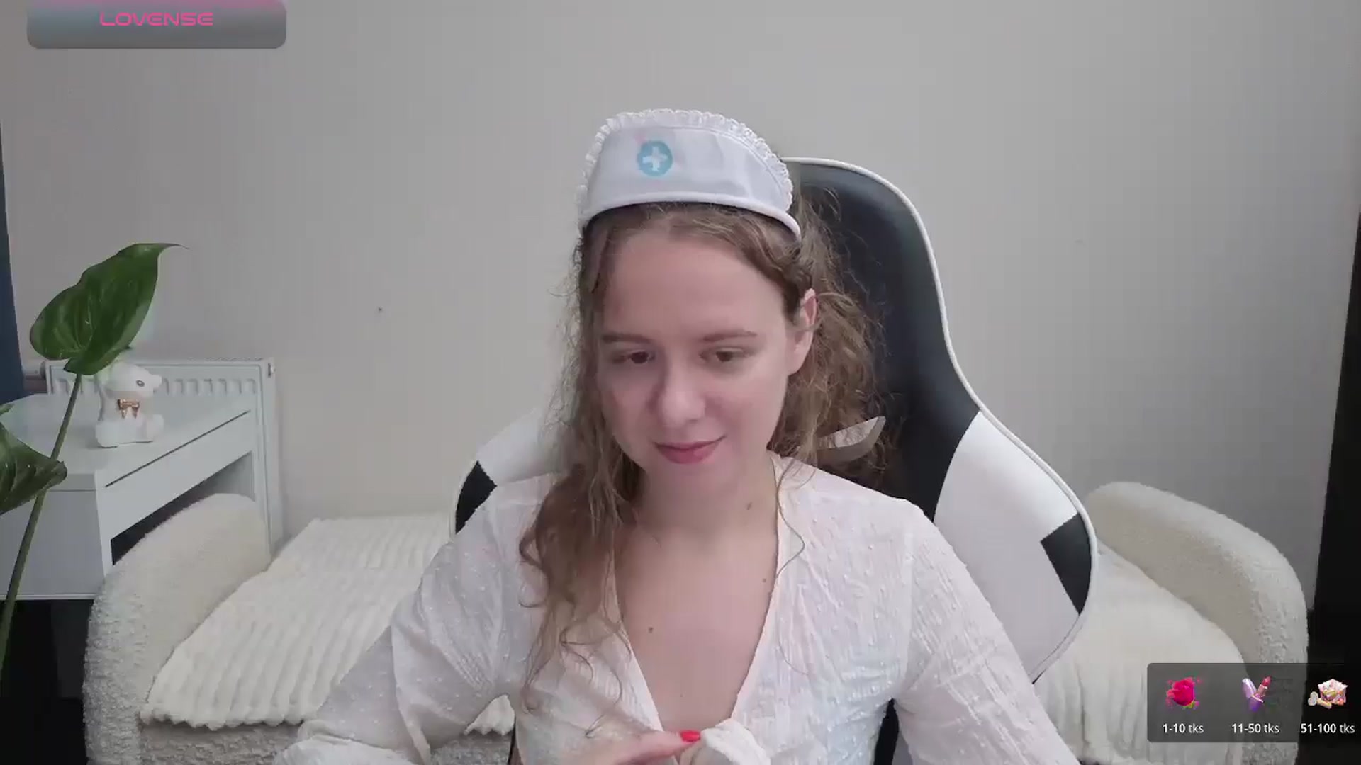 Gallery image thumbnail from BlueFlowerr's myfreecams stream on, 10/24/2025, 18:42 image 17 of 20