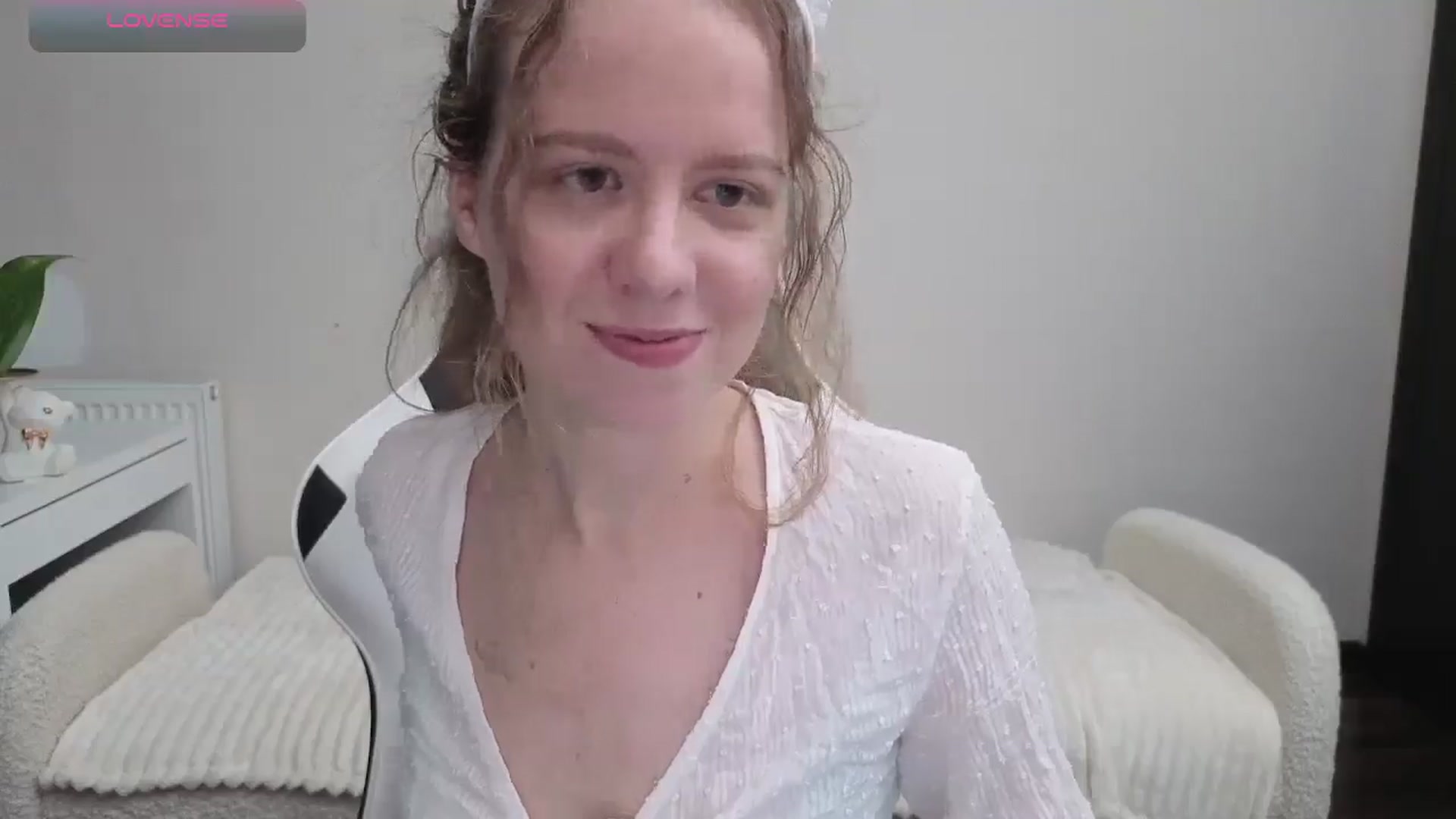 Gallery image thumbnail from BlueFlowerr's myfreecams stream on, 10/24/2025, 22:53 image 5 of 20