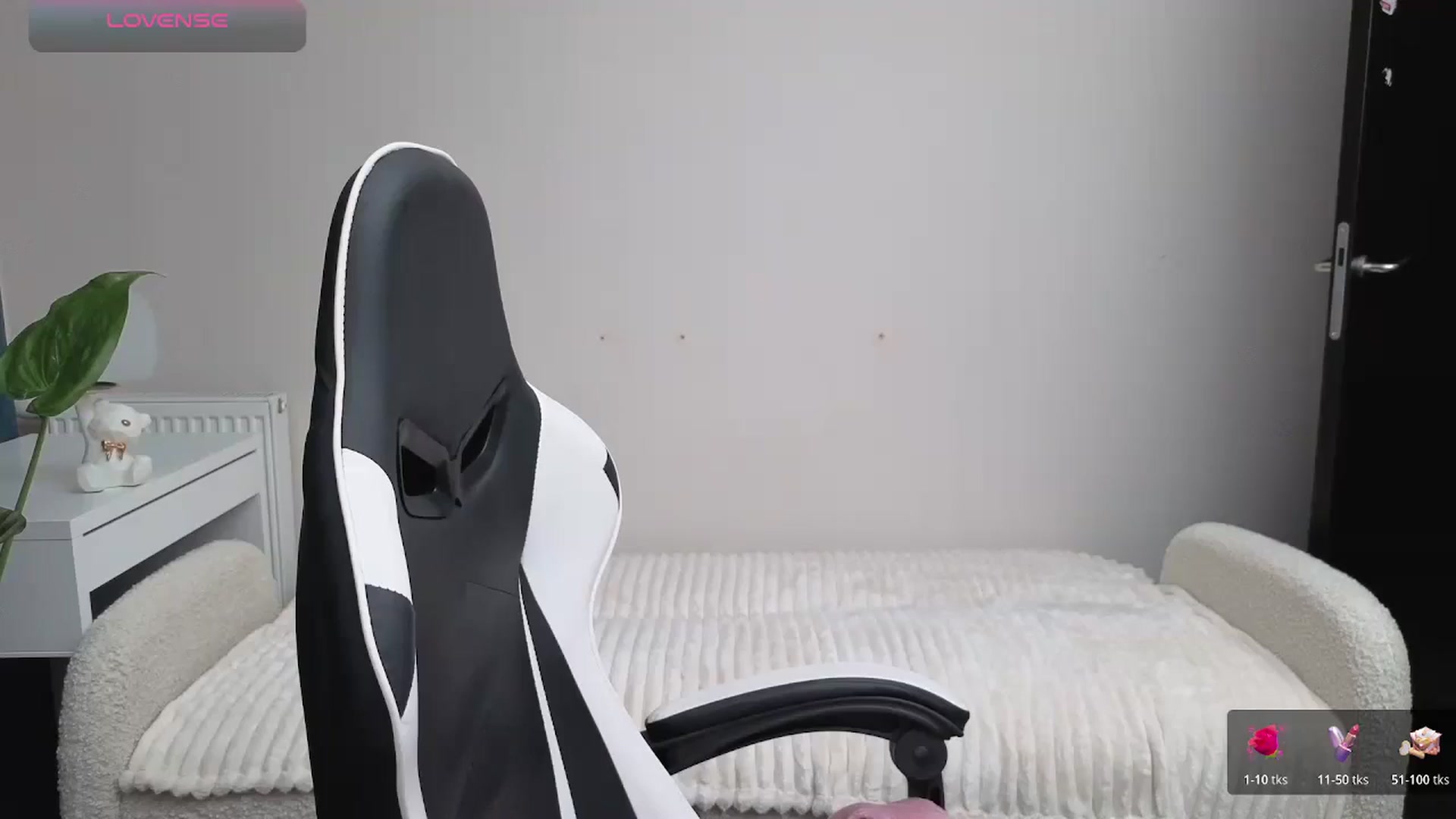 Gallery image thumbnail from BlueFlowerr's myfreecams stream on, 10/24/2025, 23:52 image 19 of 20