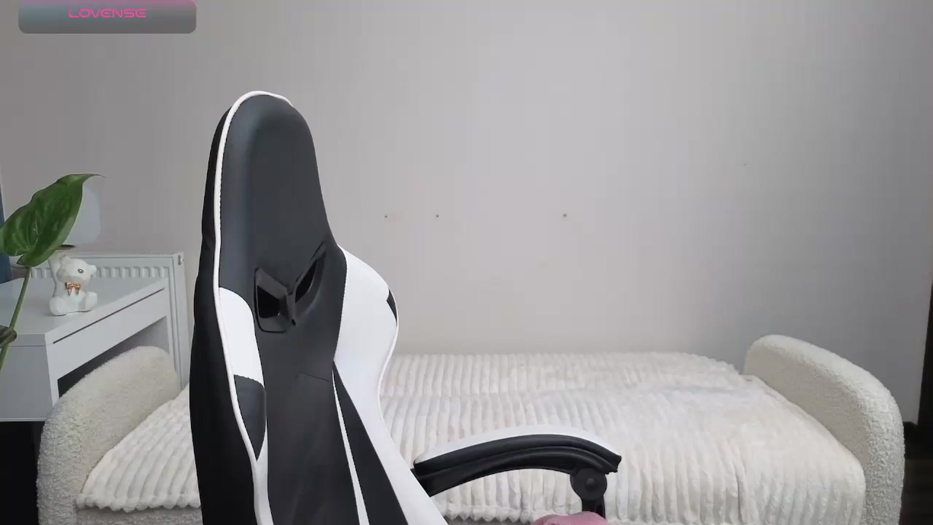 Gallery image thumbnail from BlueFlowerr's myfreecams stream on, 10/24/2025, 23:52 image 17 of 20