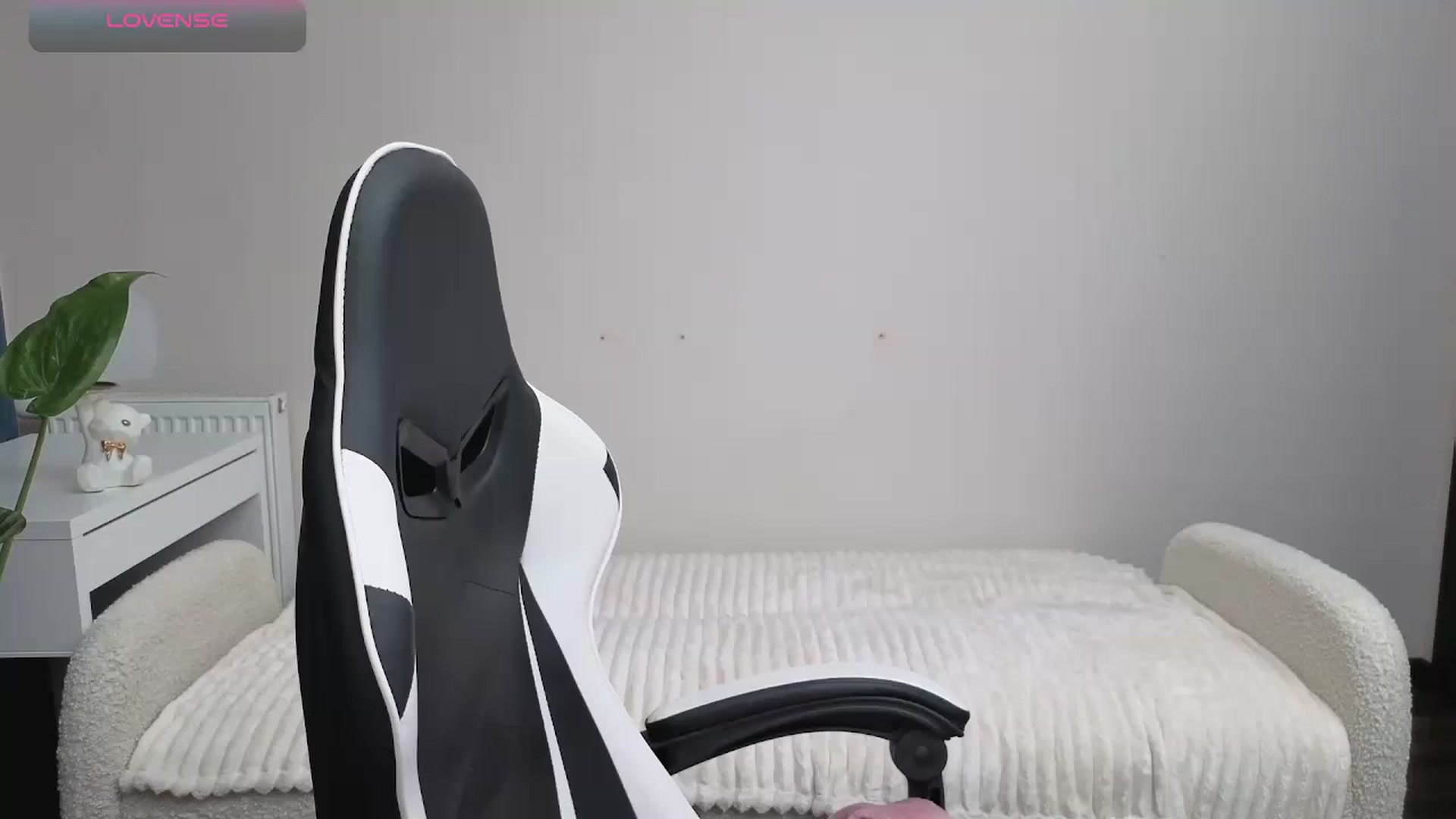 Gallery image thumbnail from BlueFlowerr's myfreecams stream on, 10/24/2025, 23:52 image 16 of 20