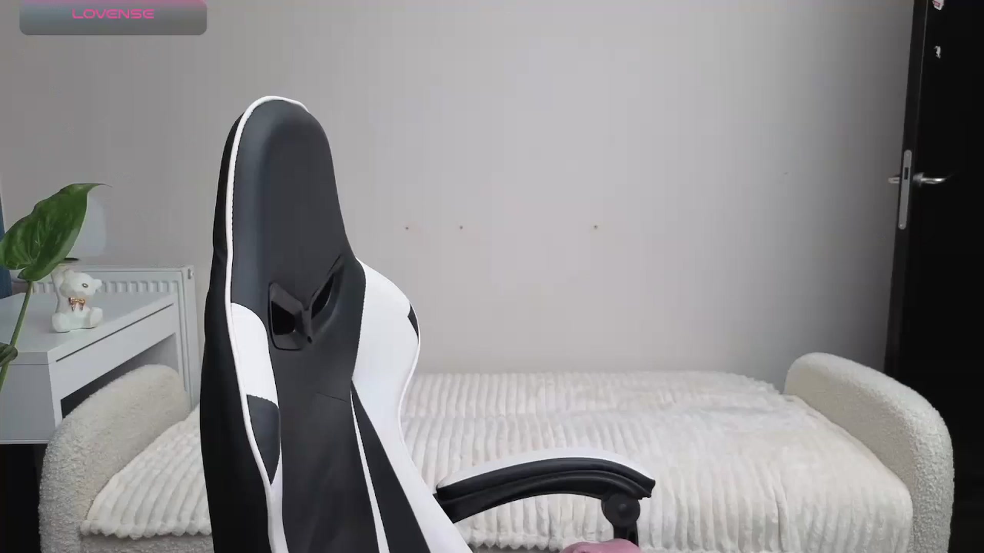 Gallery image thumbnail from BlueFlowerr's myfreecams stream on, 10/24/2025, 23:52 image 18 of 20