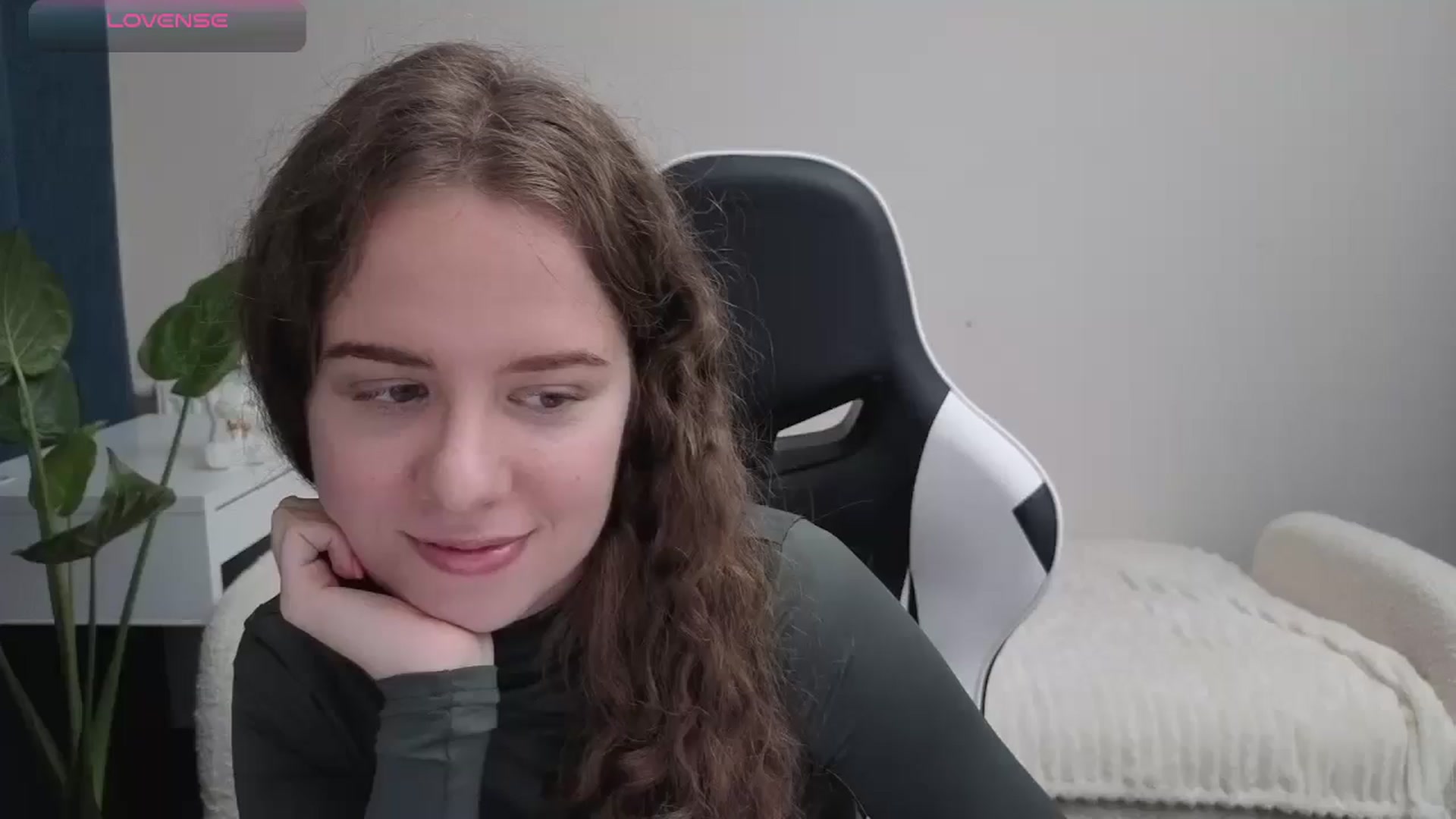 Gallery image thumbnail from BlueFlowerr's myfreecams stream on, 10/28/2025, 17:10 image 14 of 20