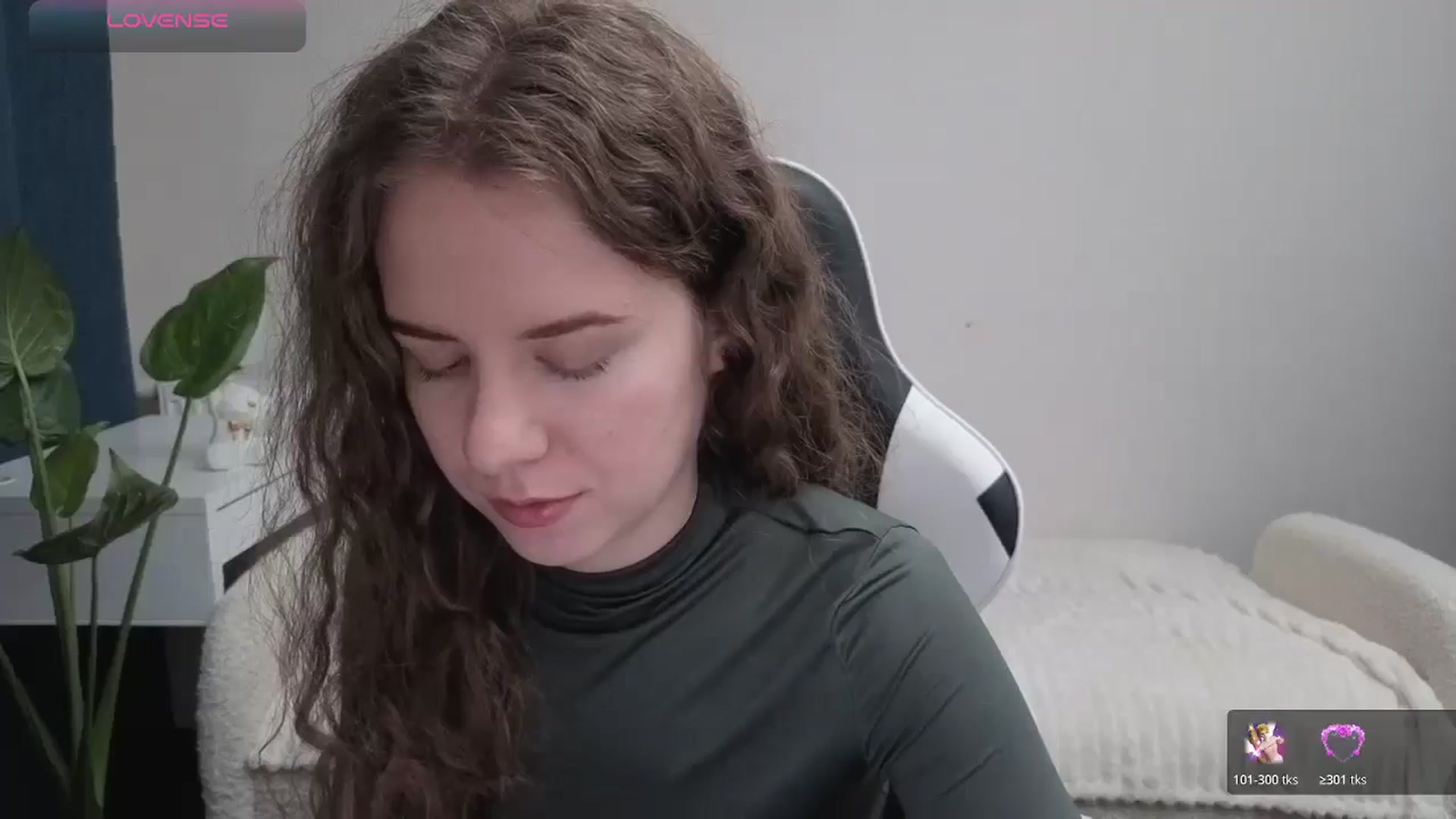 Gallery image thumbnail from BlueFlowerr's myfreecams stream on, 10/28/2025, 17:10 image 8 of 20
