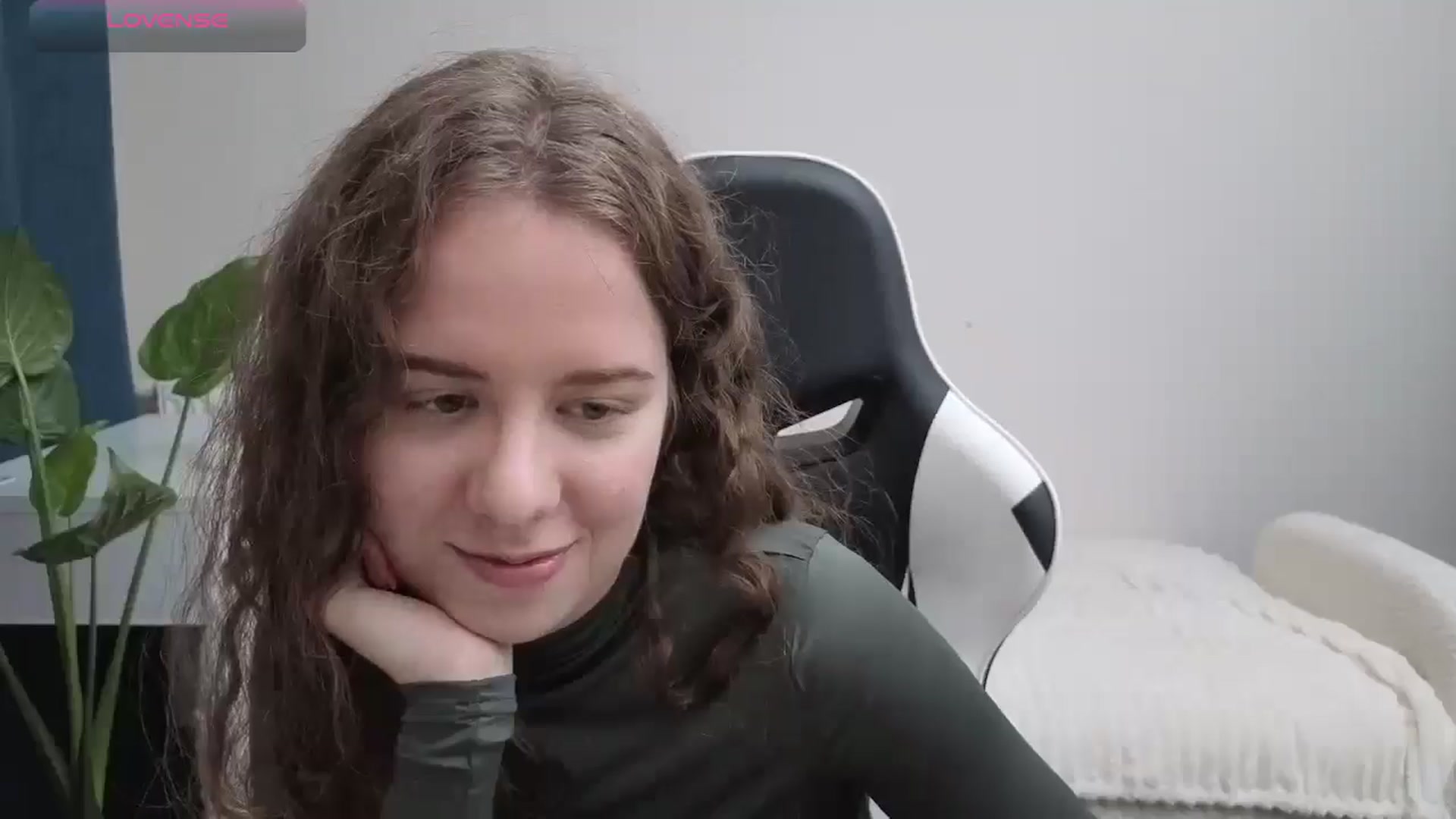 Gallery image thumbnail from BlueFlowerr's myfreecams stream on, 10/28/2025, 17:10 image 13 of 20