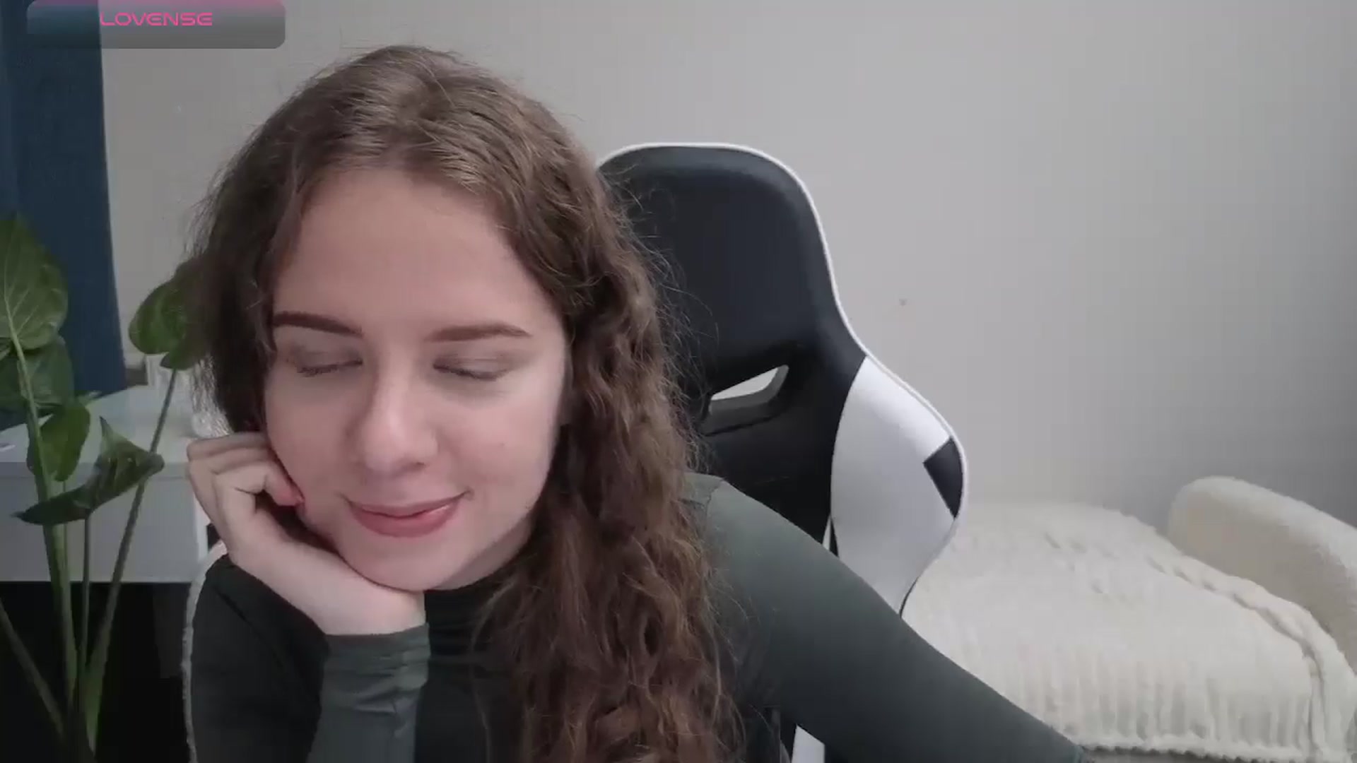 Gallery image thumbnail from BlueFlowerr's myfreecams stream on, 10/28/2025, 17:10 image 16 of 20