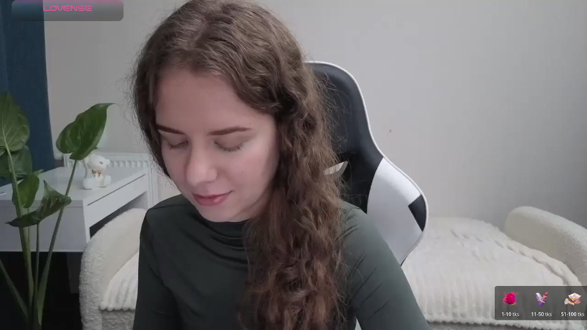Gallery image thumbnail from BlueFlowerr's myfreecams stream on, 10/28/2025, 17:10 image 15 of 20