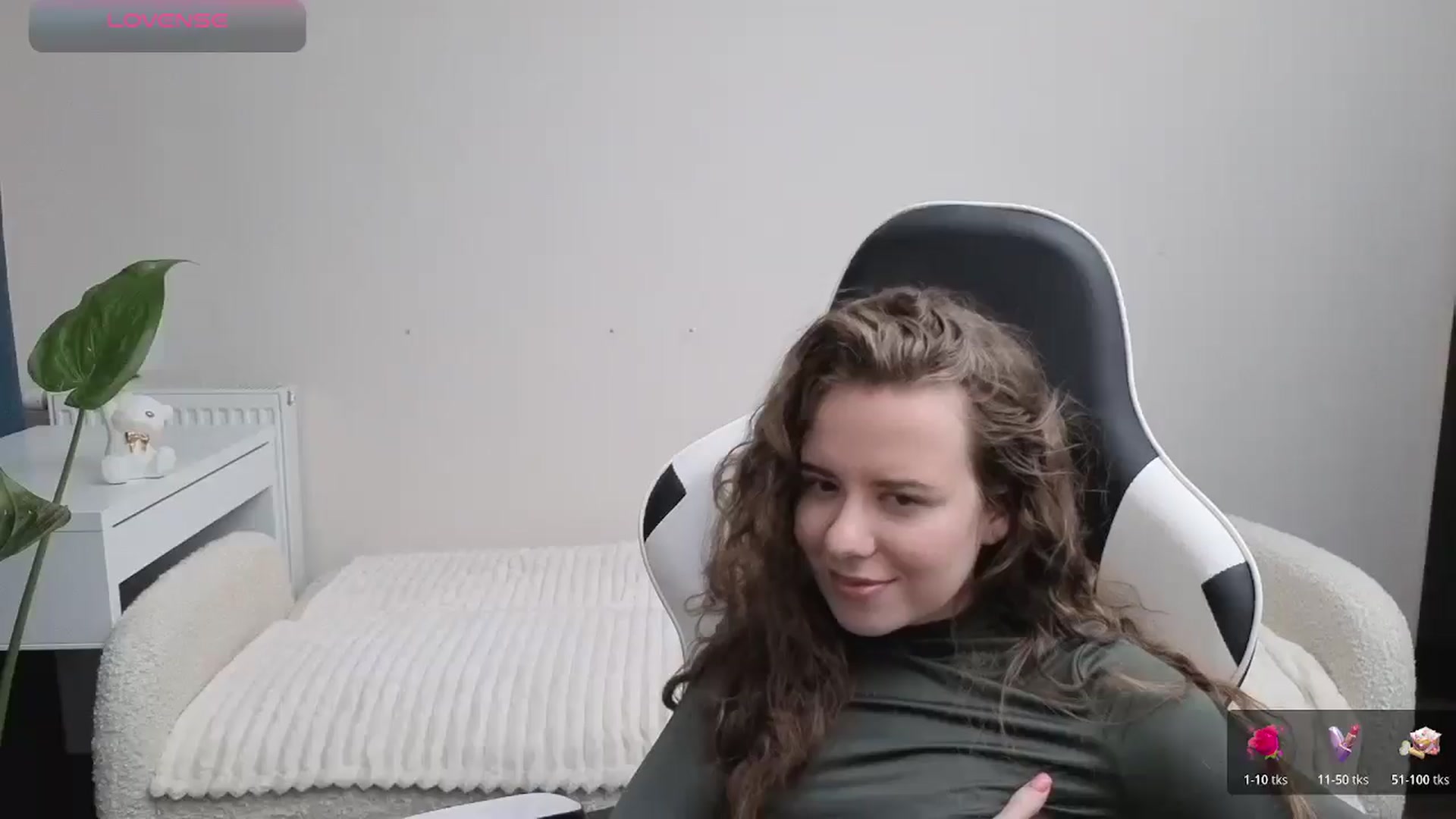Gallery image thumbnail from BlueFlowerr's myfreecams stream on, 10/28/2025, 20:57 image 12 of 20