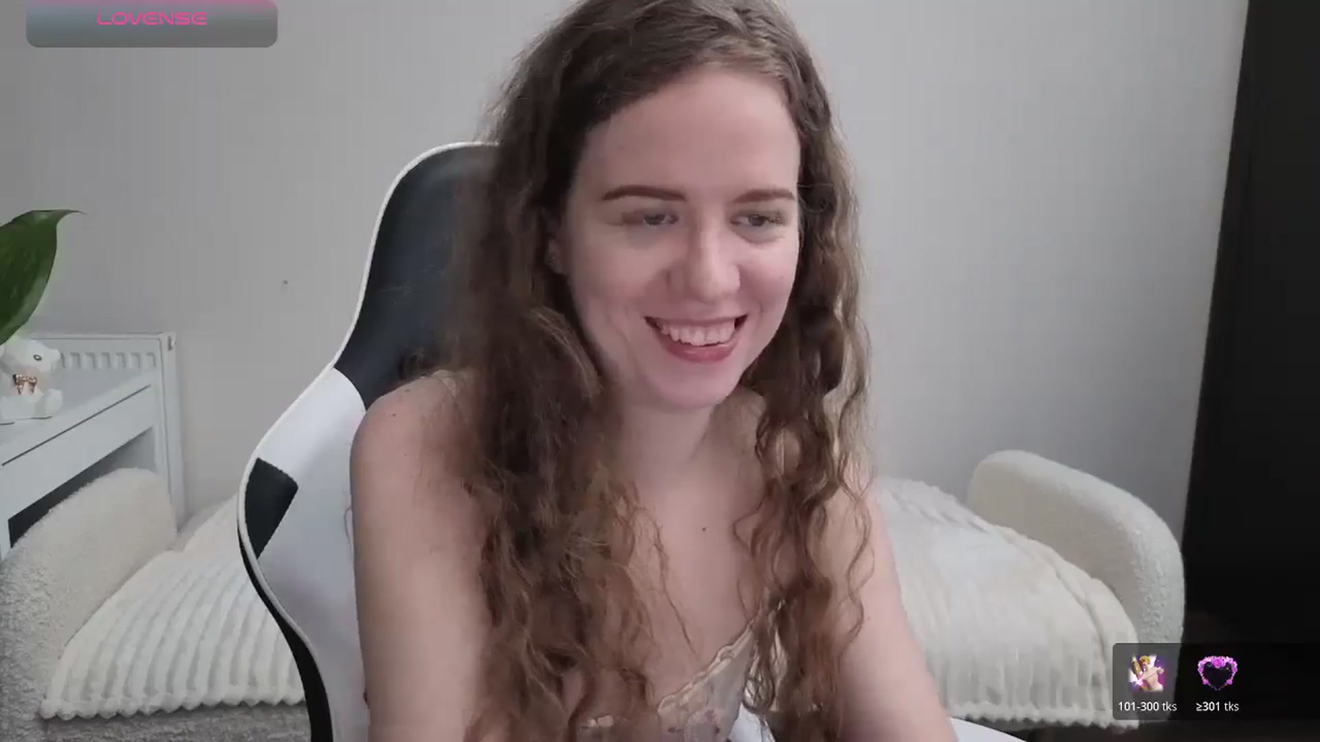 Gallery image thumbnail from BlueFlowerr's myfreecams stream on, 10/28/2025, 22:34 image 10 of 20