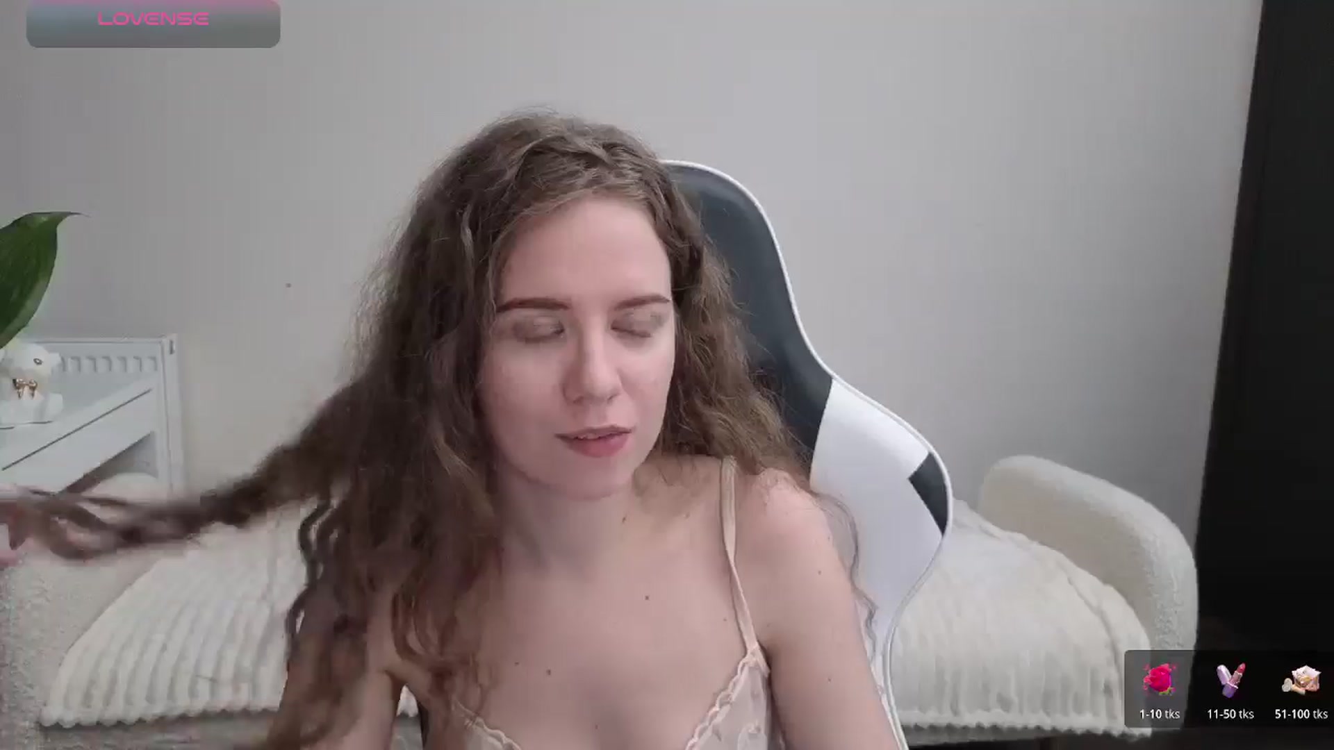Gallery image thumbnail from BlueFlowerr's myfreecams stream on, 10/28/2025, 22:34 image 15 of 20