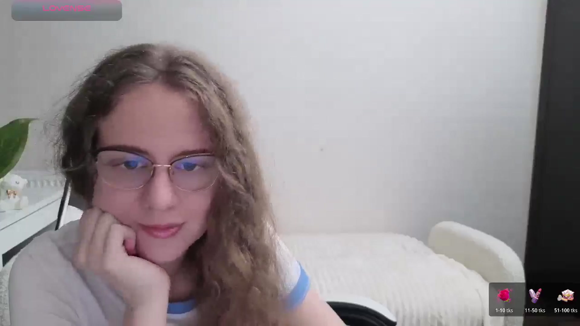 Gallery image thumbnail from BlueFlowerr's myfreecams stream on, 10/29/2025, 19:13 image 4 of 20