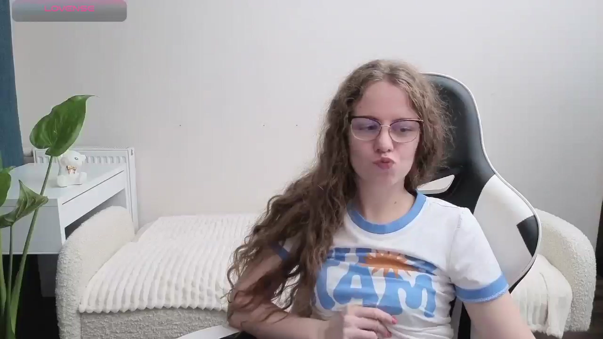 Gallery image thumbnail from BlueFlowerr's myfreecams stream on, 10/29/2025, 19:13 image 16 of 20