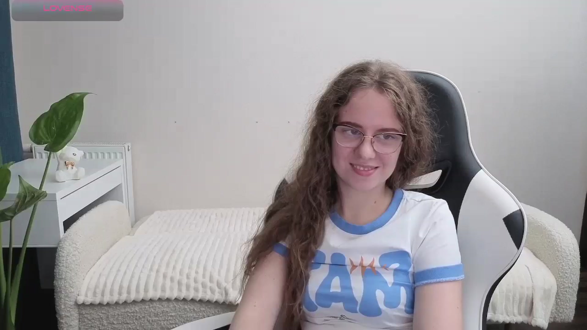 Gallery image thumbnail from BlueFlowerr's myfreecams stream on, 10/29/2025, 19:13 image 17 of 20