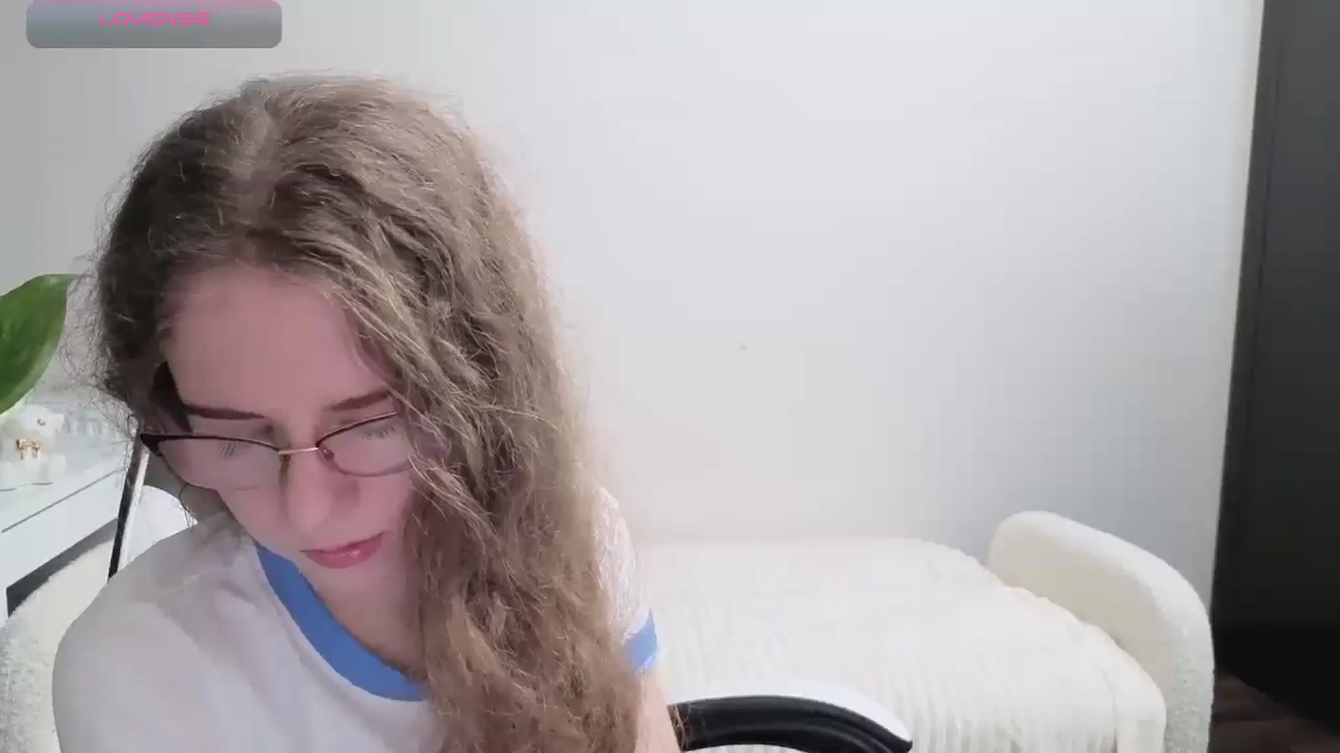 Gallery image thumbnail from BlueFlowerr's myfreecams stream on, 10/29/2025, 19:13 image 5 of 20