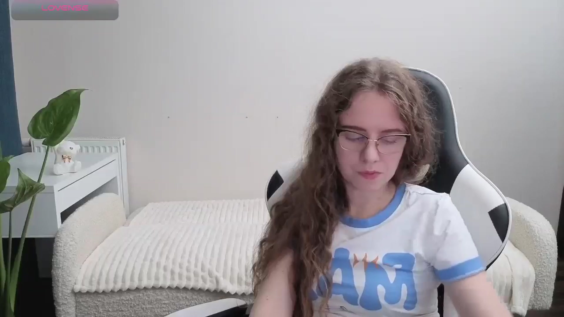Gallery image thumbnail from BlueFlowerr's myfreecams stream on, 10/29/2025, 19:13 image 19 of 20