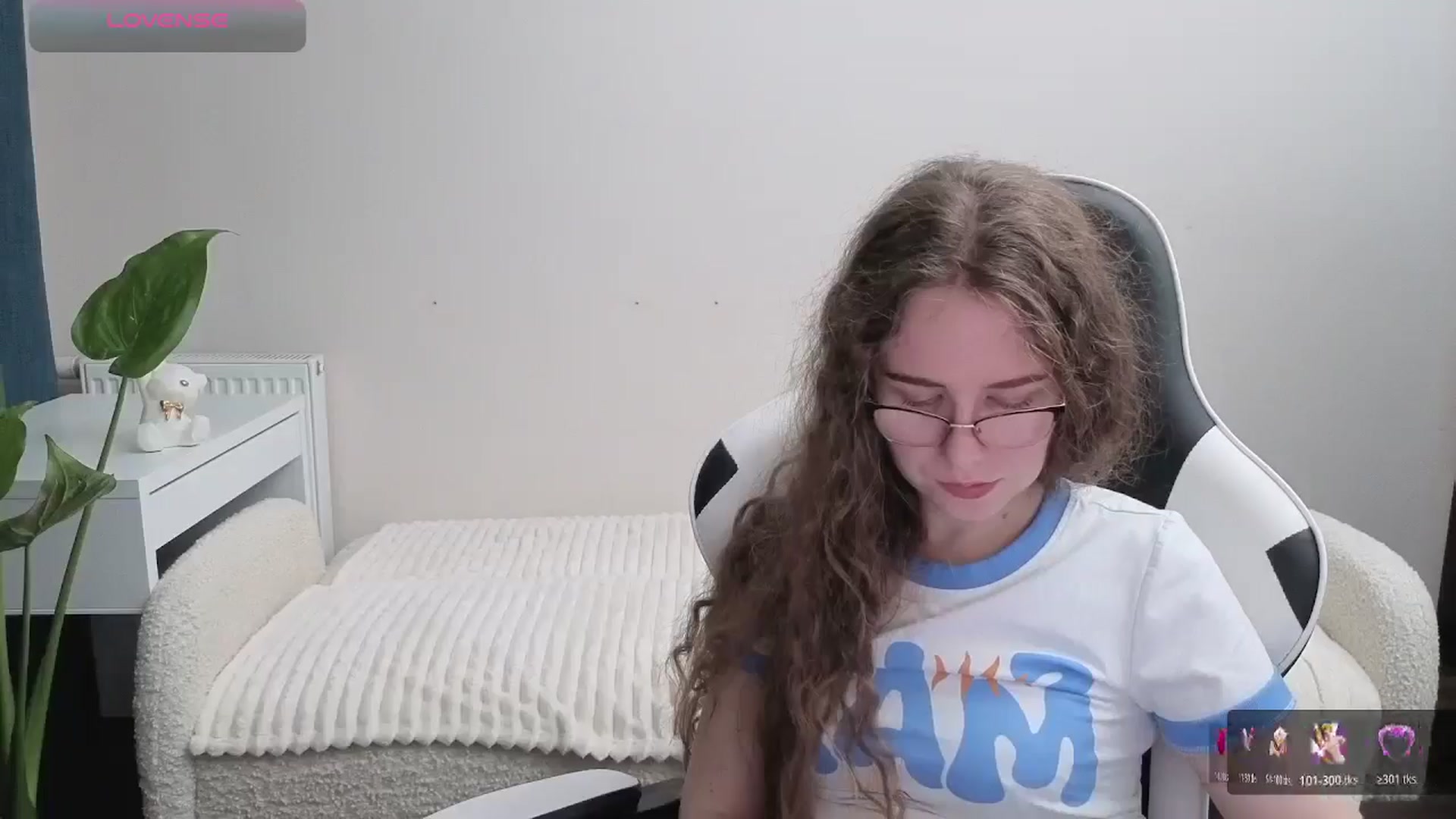 Gallery image thumbnail from BlueFlowerr's myfreecams stream on, 10/29/2025, 19:13 image 20 of 20